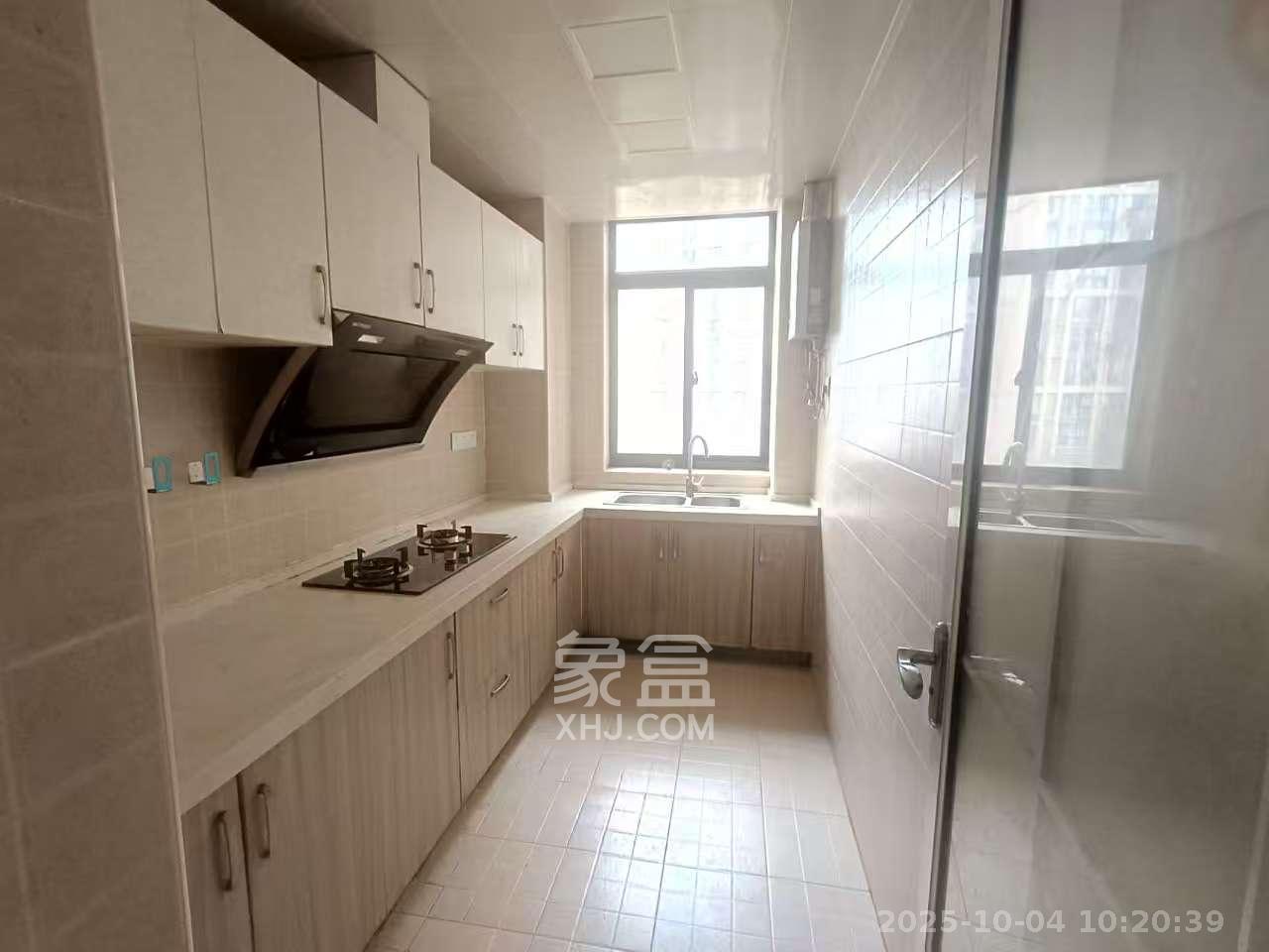 新盛珑璟台 4室2厅2卫 2700.0元/月 新盛珑璟台 4室2厅2卫 2700.0元/月室内图