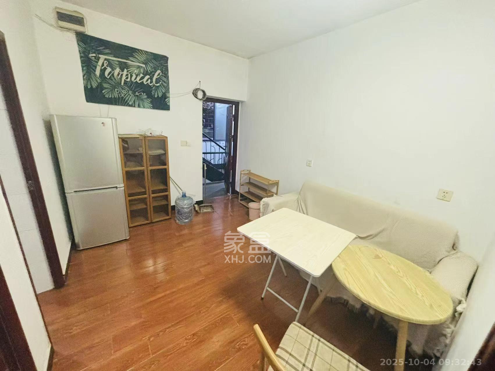 楚湘街一条巷散盘 1室1厅1卫 1600.0元/月 楚湘街一条巷散盘 1室1厅1卫 1600.0元/月室内图