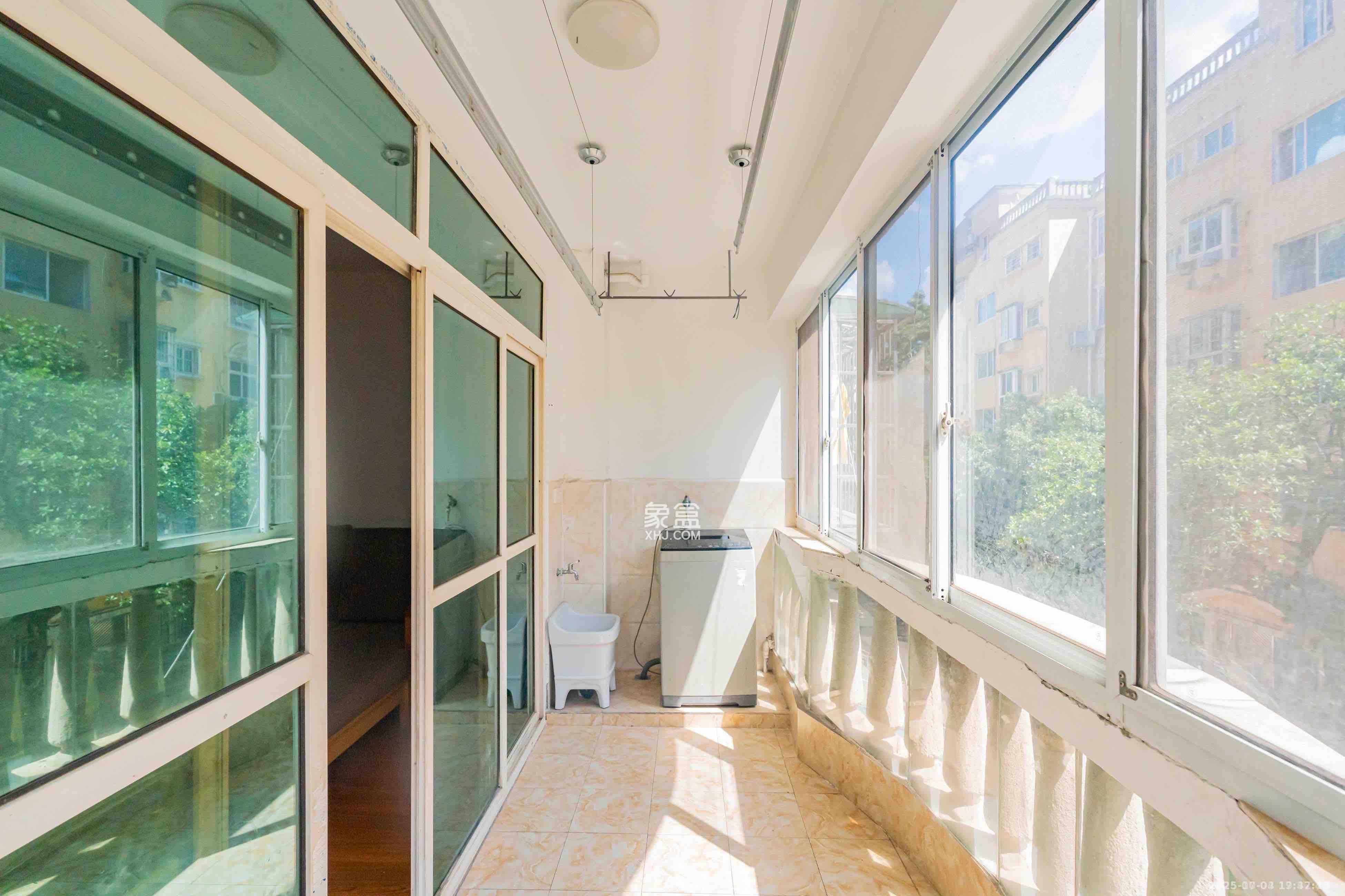 御景龙城  3室2厅2卫    2000.0元/月室内图