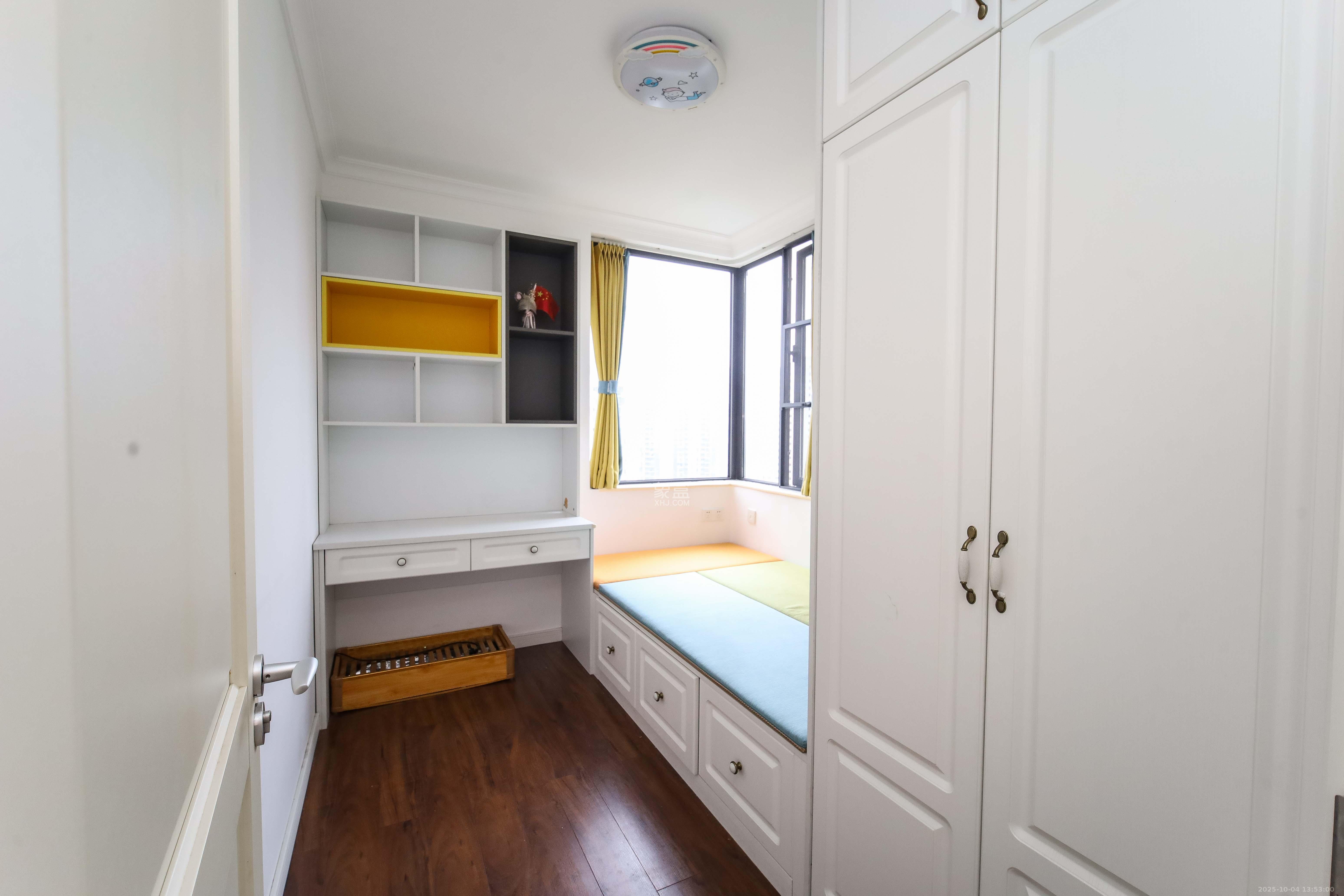 万科金域蓝湾  3室2厅2卫    130.0万卧室