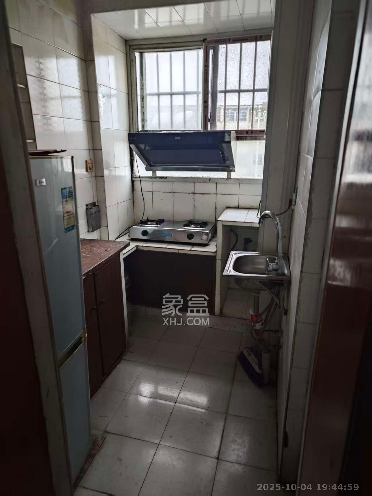 狮子山二片  1室1厅1卫    1200.0元/月室内图