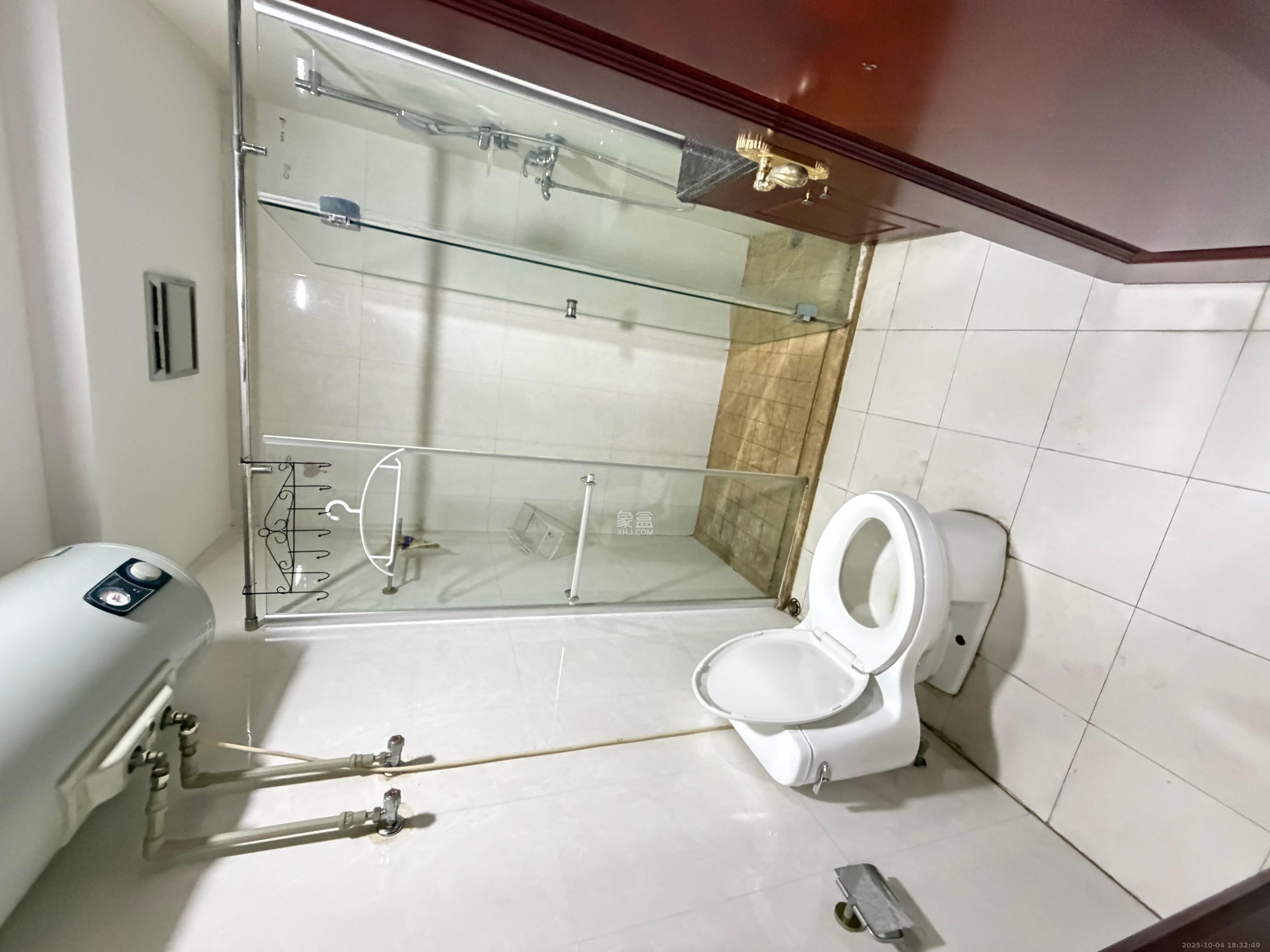 恒大华府 1室2厅1卫 1600.00元/月 恒大华府 1室2厅1卫 1600.00元/月室内图