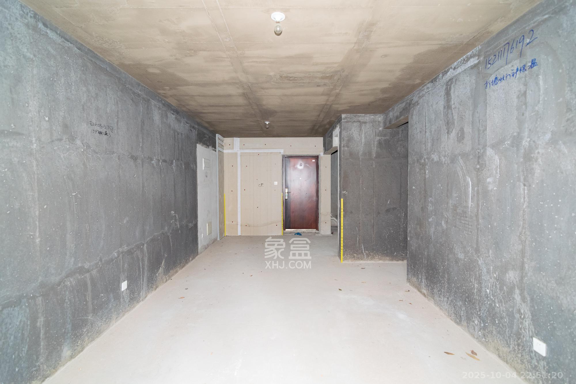 澳海云天赋  3室2厅2卫    63.0万客厅