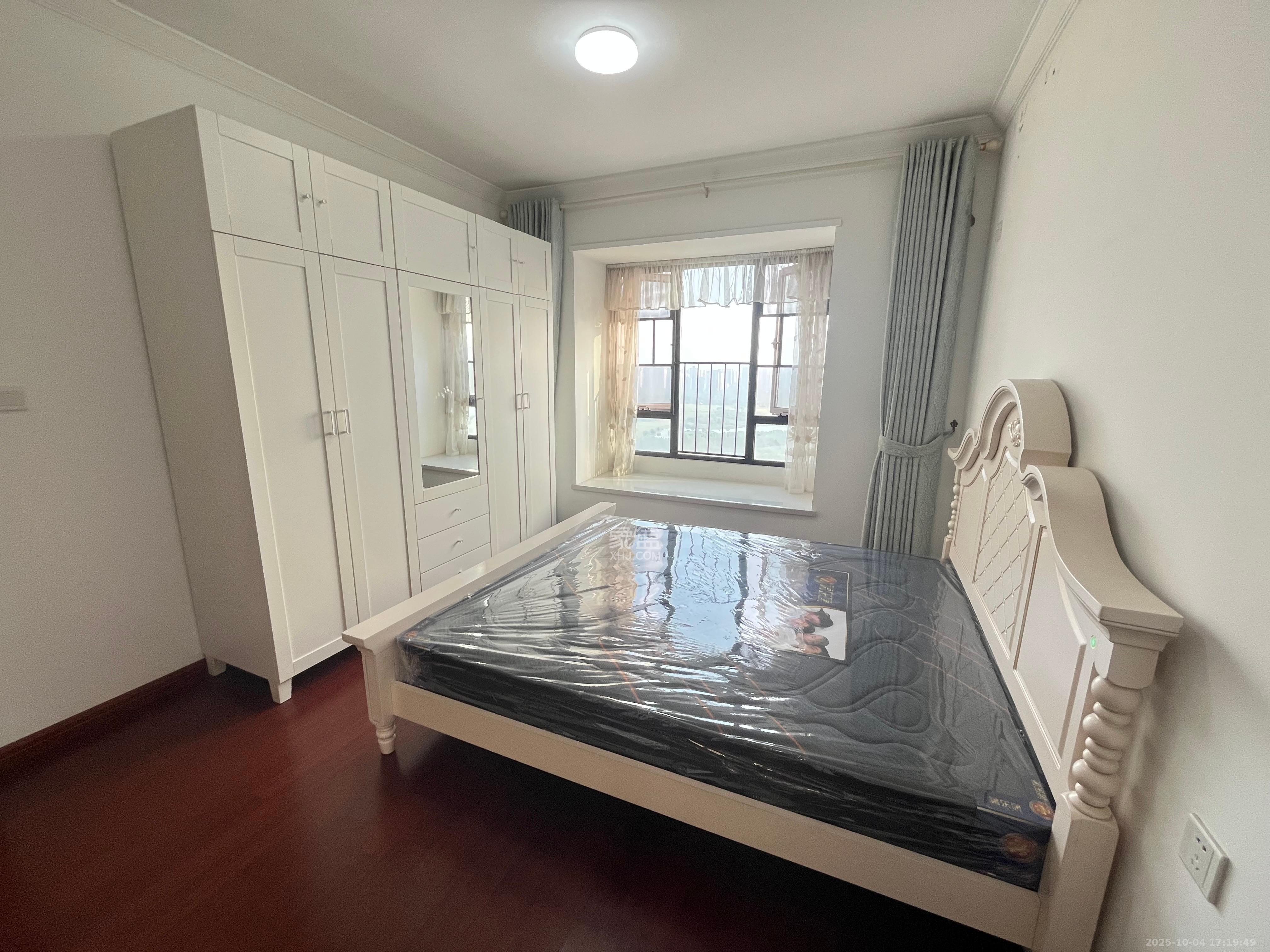 中海国际五期  3室2厅2卫    2200.0元/月 中海国际五期  3室2厅2卫    2200.0元/月室内图