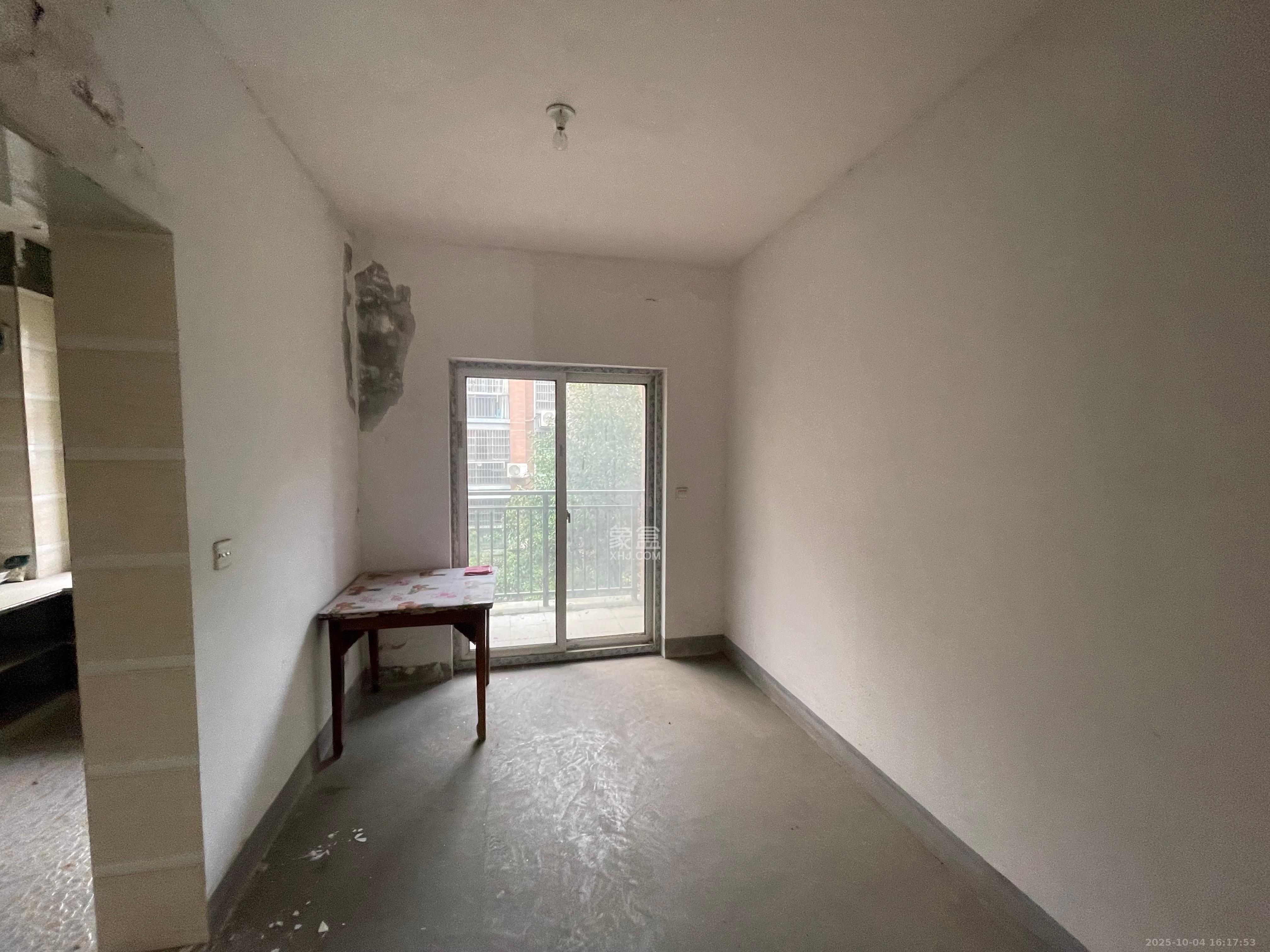 山水湾  1室2厅1卫    1200.0元/月 山水湾  1室2厅1卫    1200.0元/月室内图1