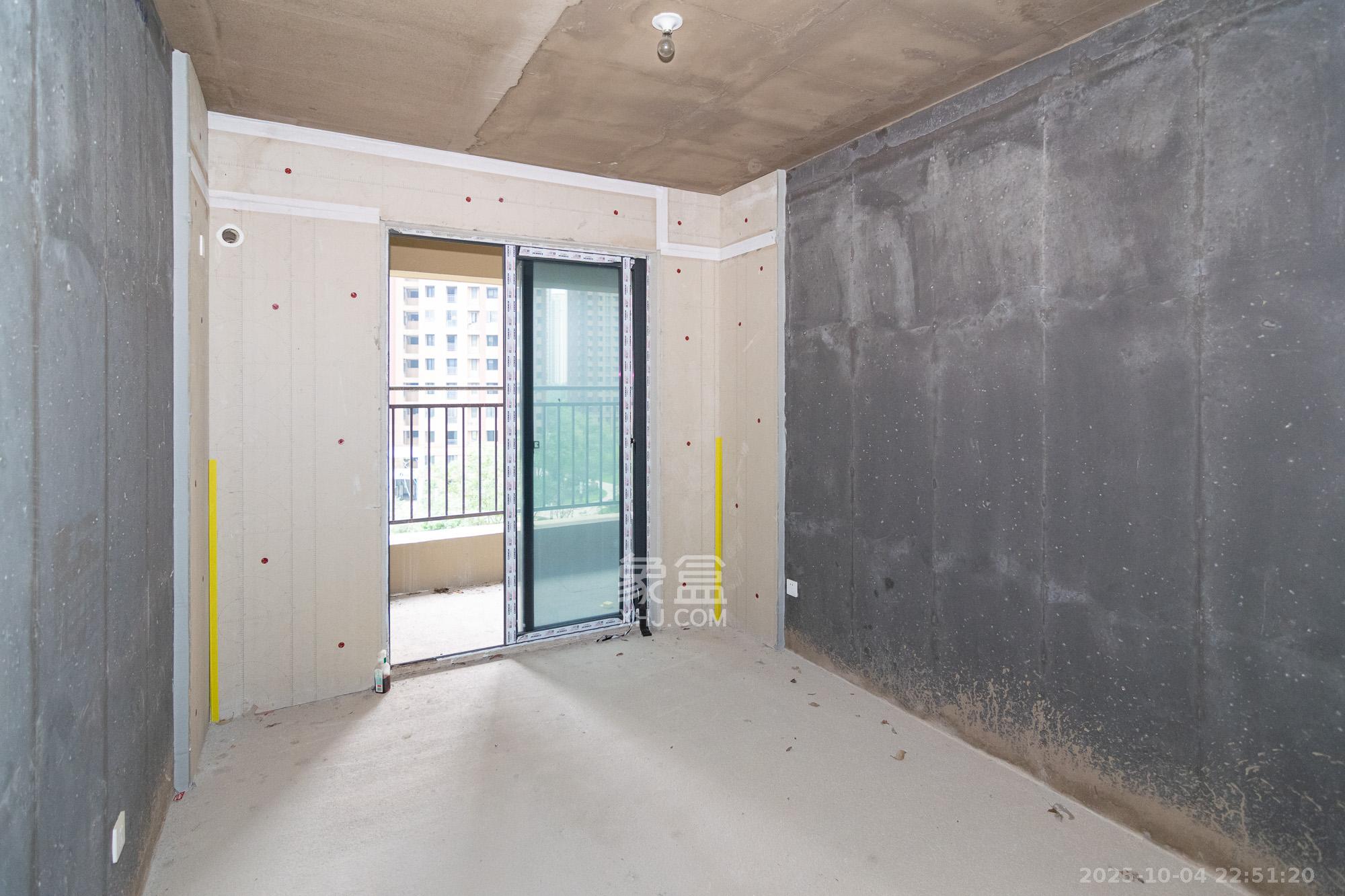 澳海云天赋  3室2厅2卫    63.0万卧室