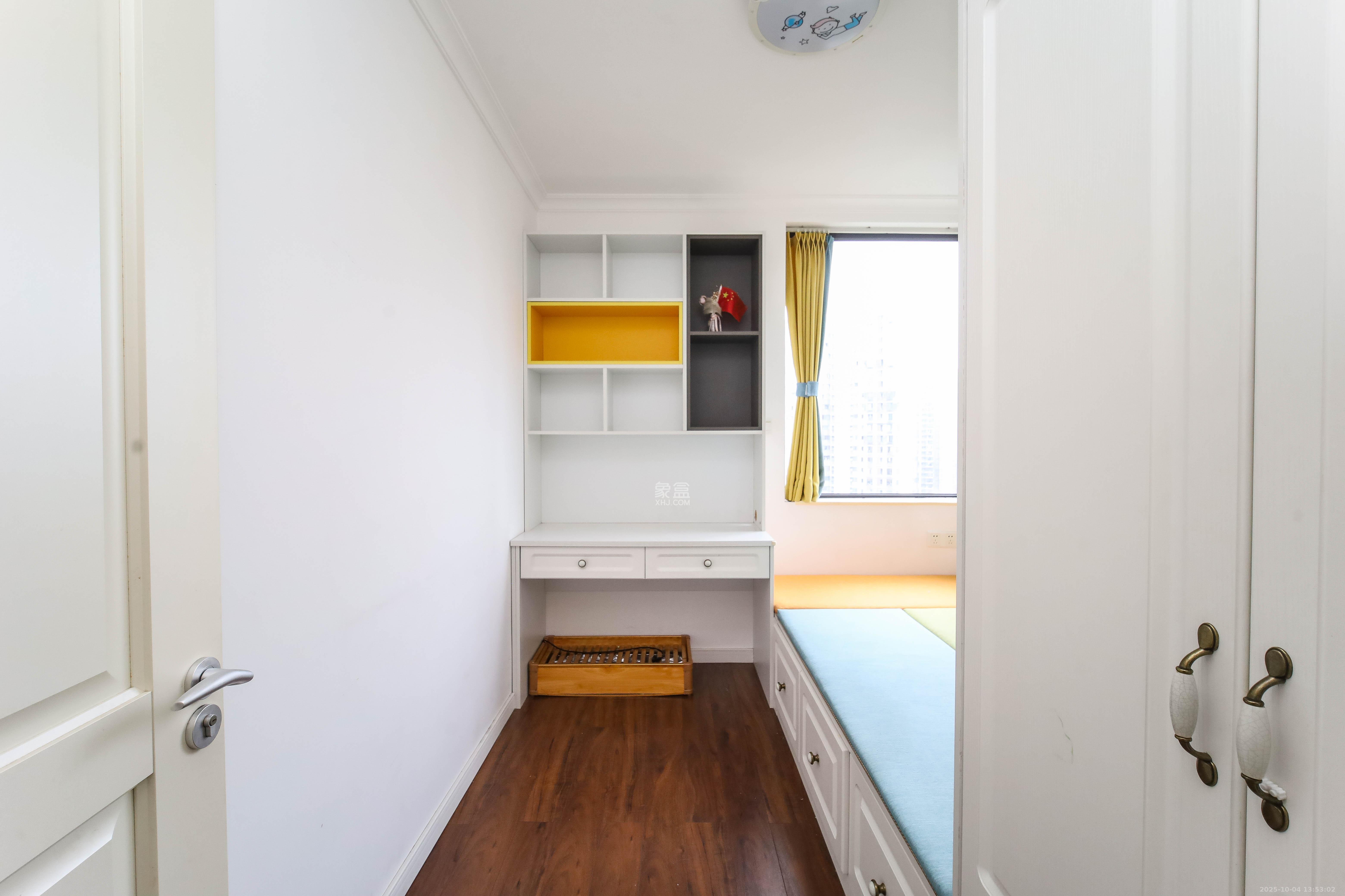 万科金域蓝湾  3室2厅2卫    130.0万卧室