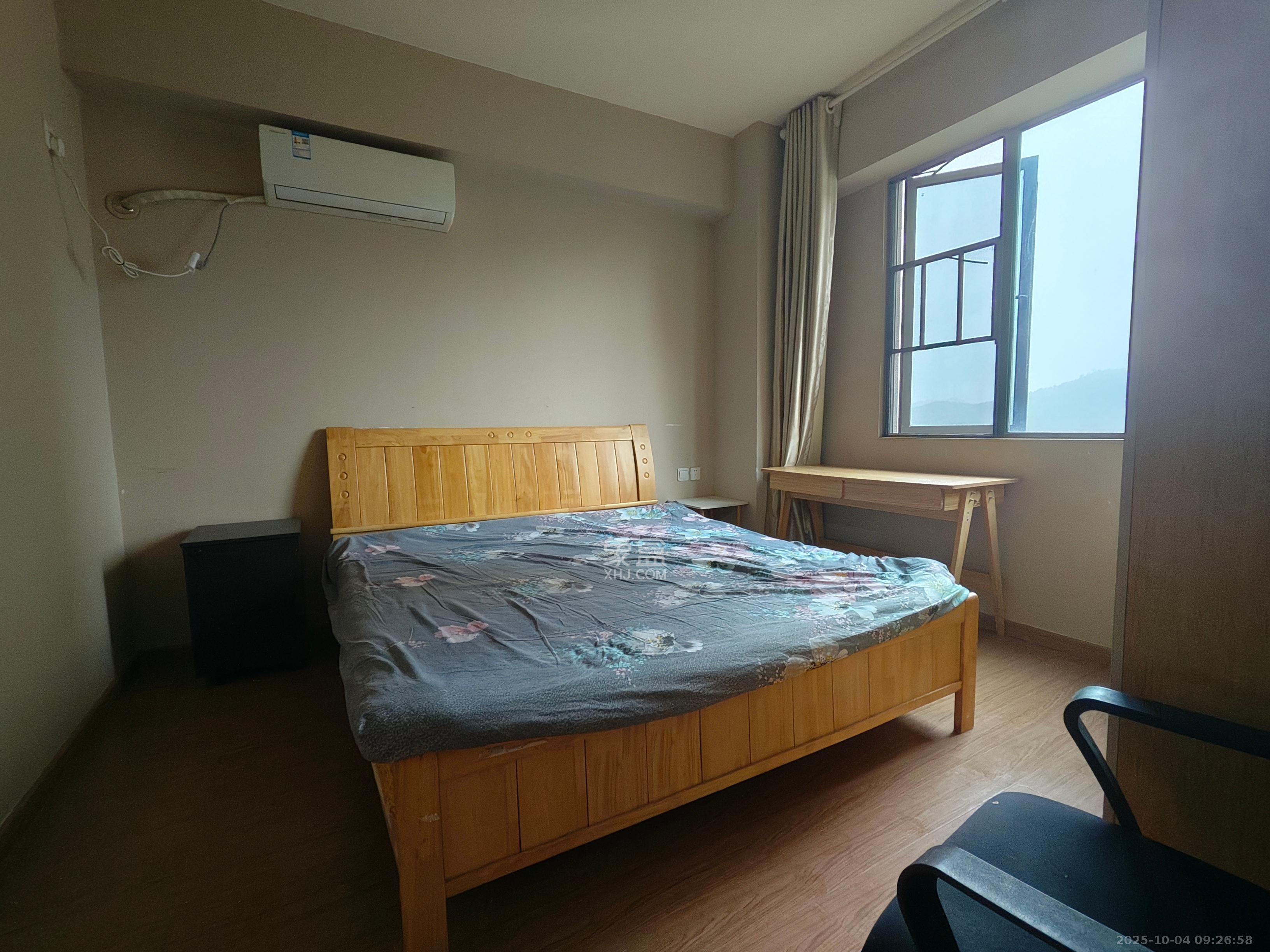 麓谷小镇  3室2厅1卫    2300.0元/月室内图