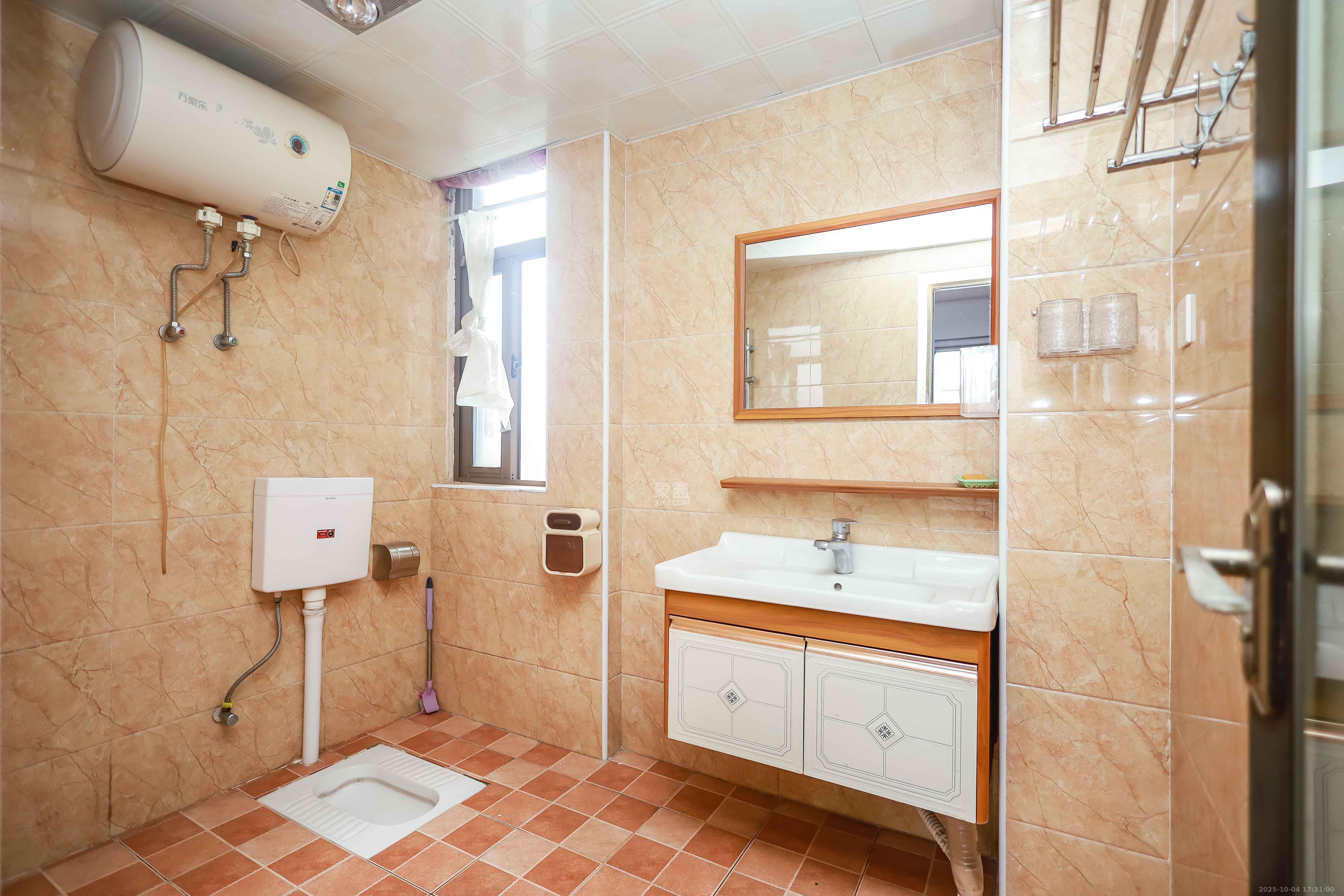 阳光晶城 4室2厅2卫 118.0万 阳光晶城 4室2厅2卫 118.0万卫生间