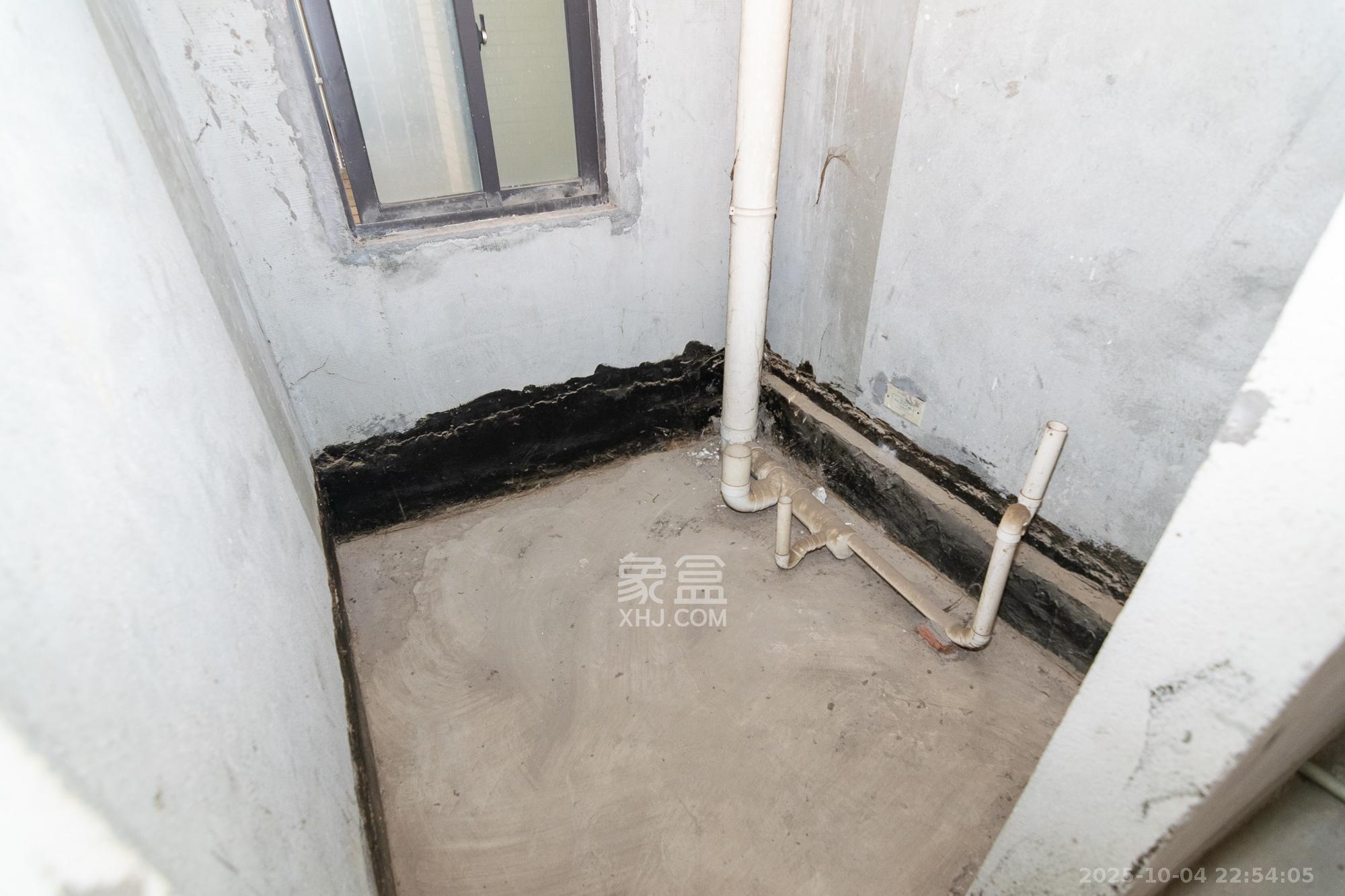 中鼎江岸花城  4室2厅2卫    68.0万 中鼎江岸花城  4室2厅2卫    68.0万卫生间