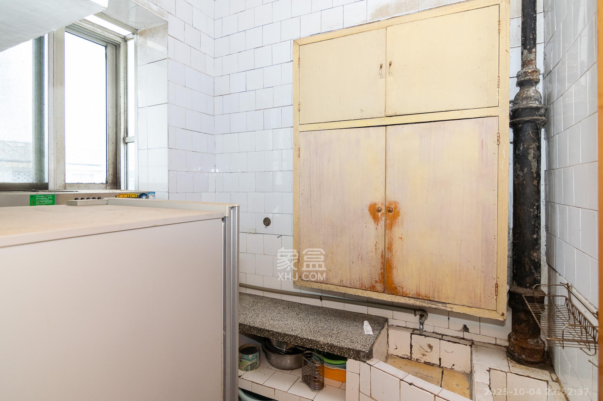 中南村(一二三村) 2室1厅1卫 15.8万 中南村(一二三村) 2室1厅1卫 15.8万厨房