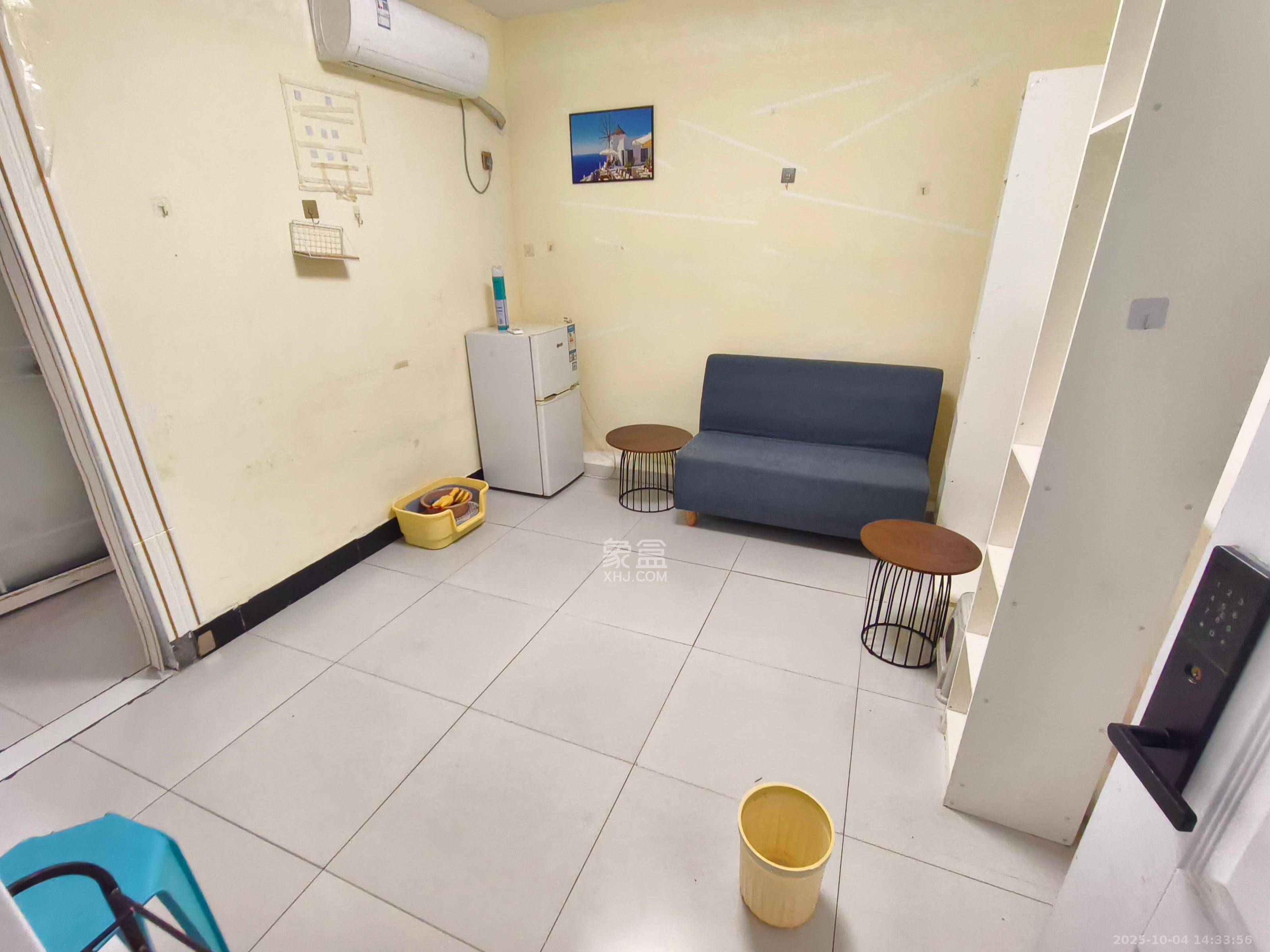 红旗综合安置楼  1室1厅1卫    1300.0元/月 红旗综合安置楼  1室1厅1卫    1300.0元/月室内图