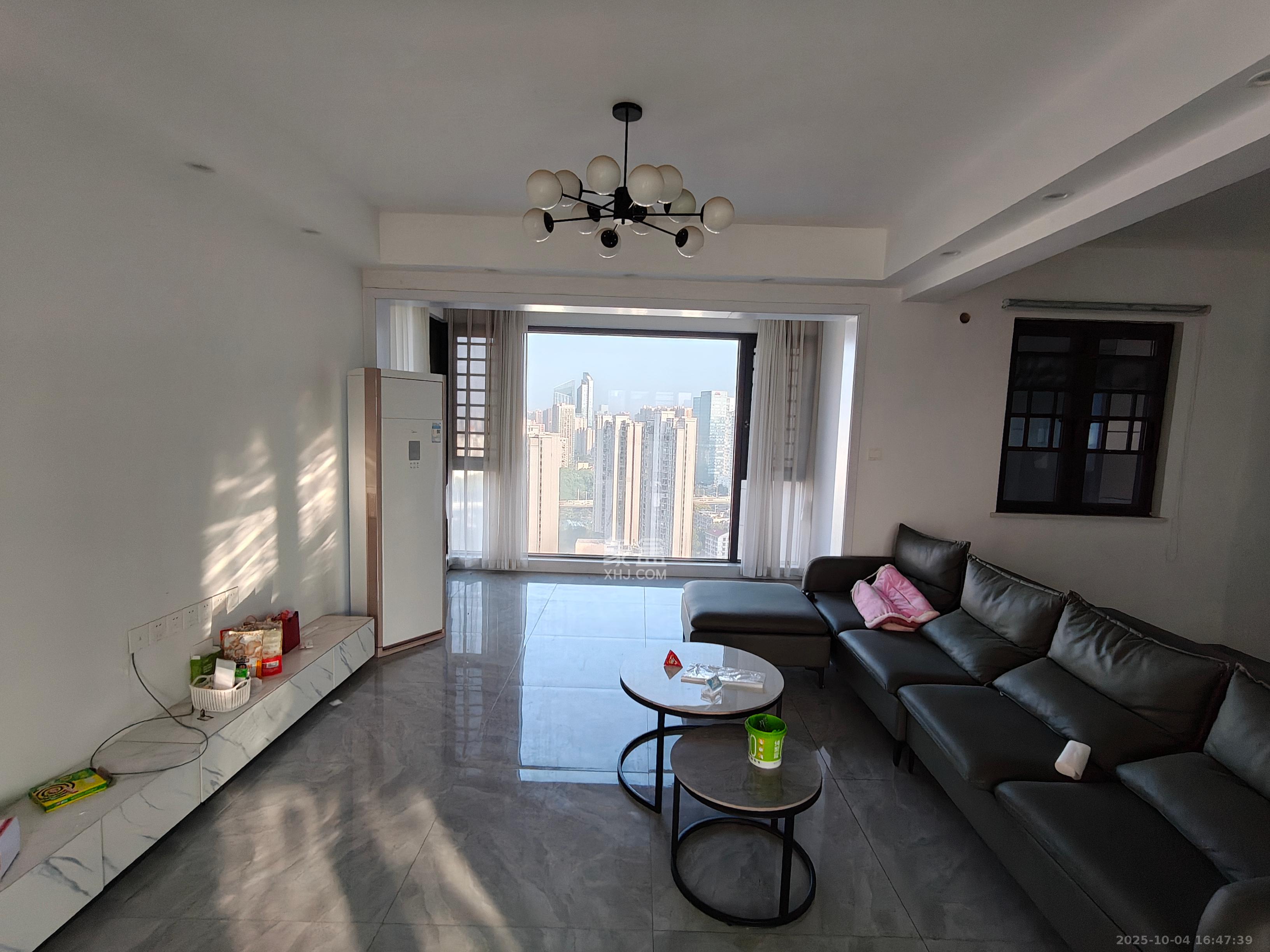 保利大都汇一期、二期  4室1厅2卫    3300.0元/月室内图