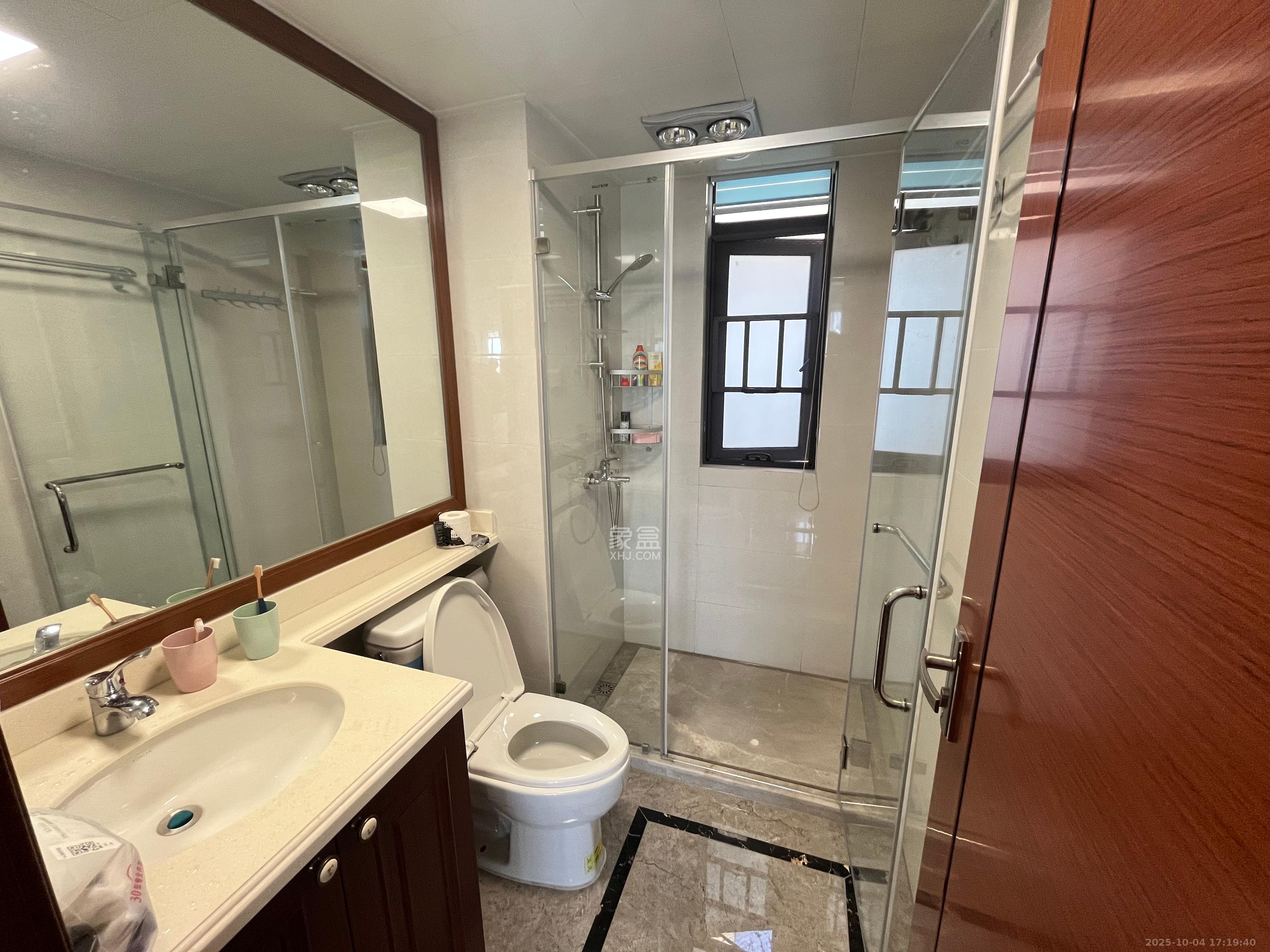 中海国际五期  3室2厅2卫    2200.0元/月 中海国际五期  3室2厅2卫    2200.0元/月室内图