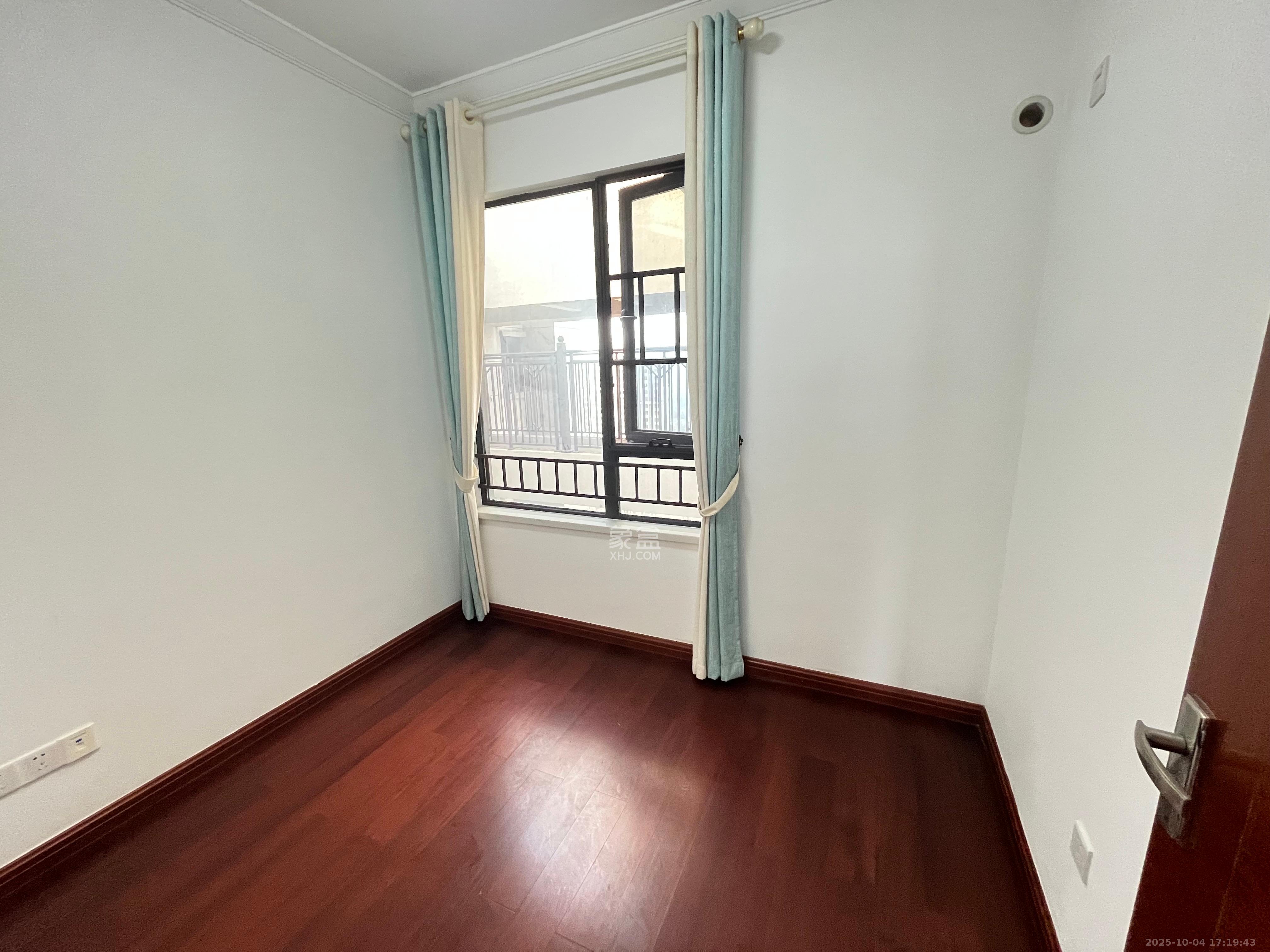 中海国际五期  3室2厅2卫    2200.0元/月 中海国际五期  3室2厅2卫    2200.0元/月室内图