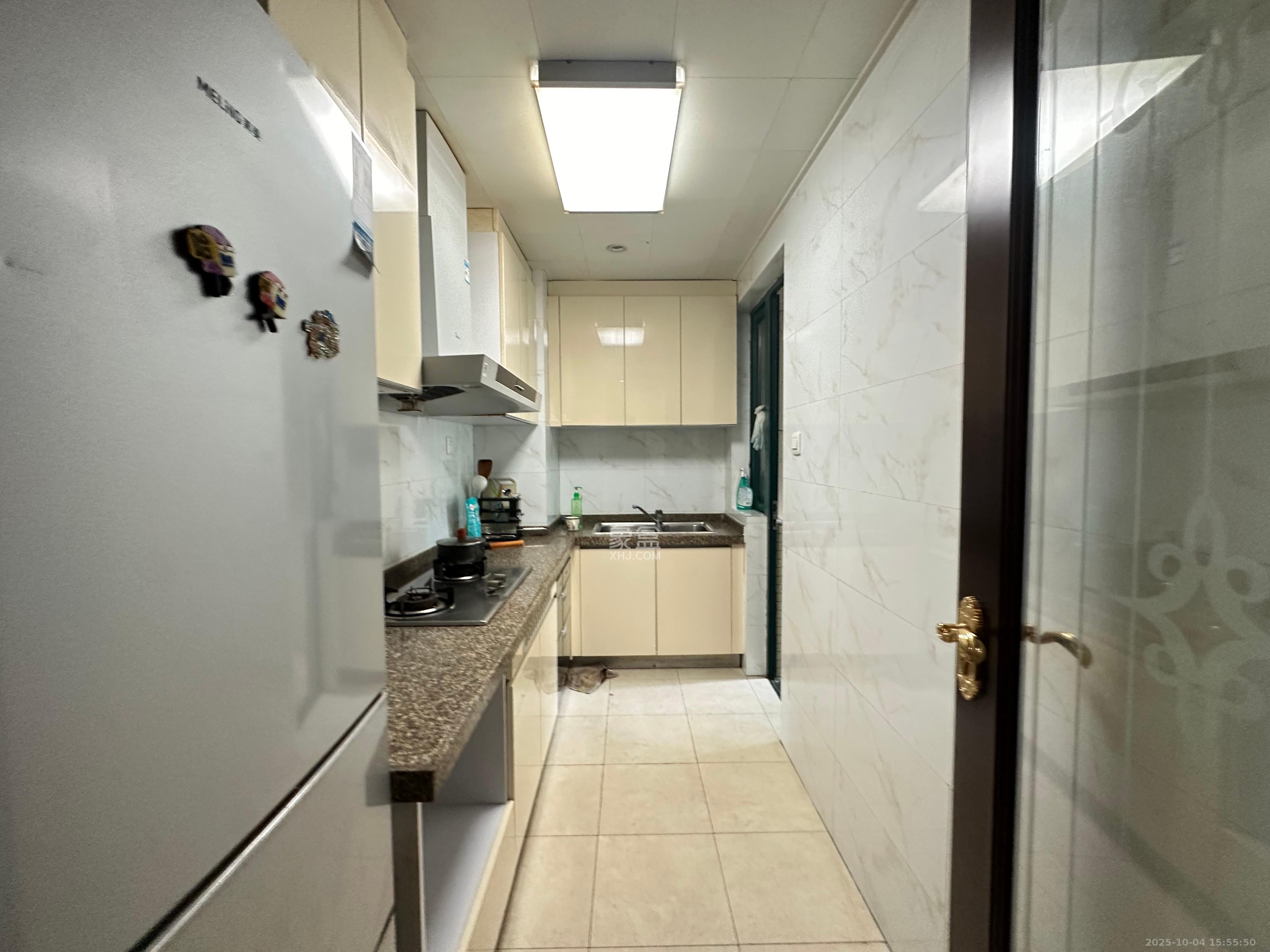 恒大雅苑 3室2厅2卫 2200.0元/月 恒大雅苑 3室2厅2卫 2200.0元/月室内图