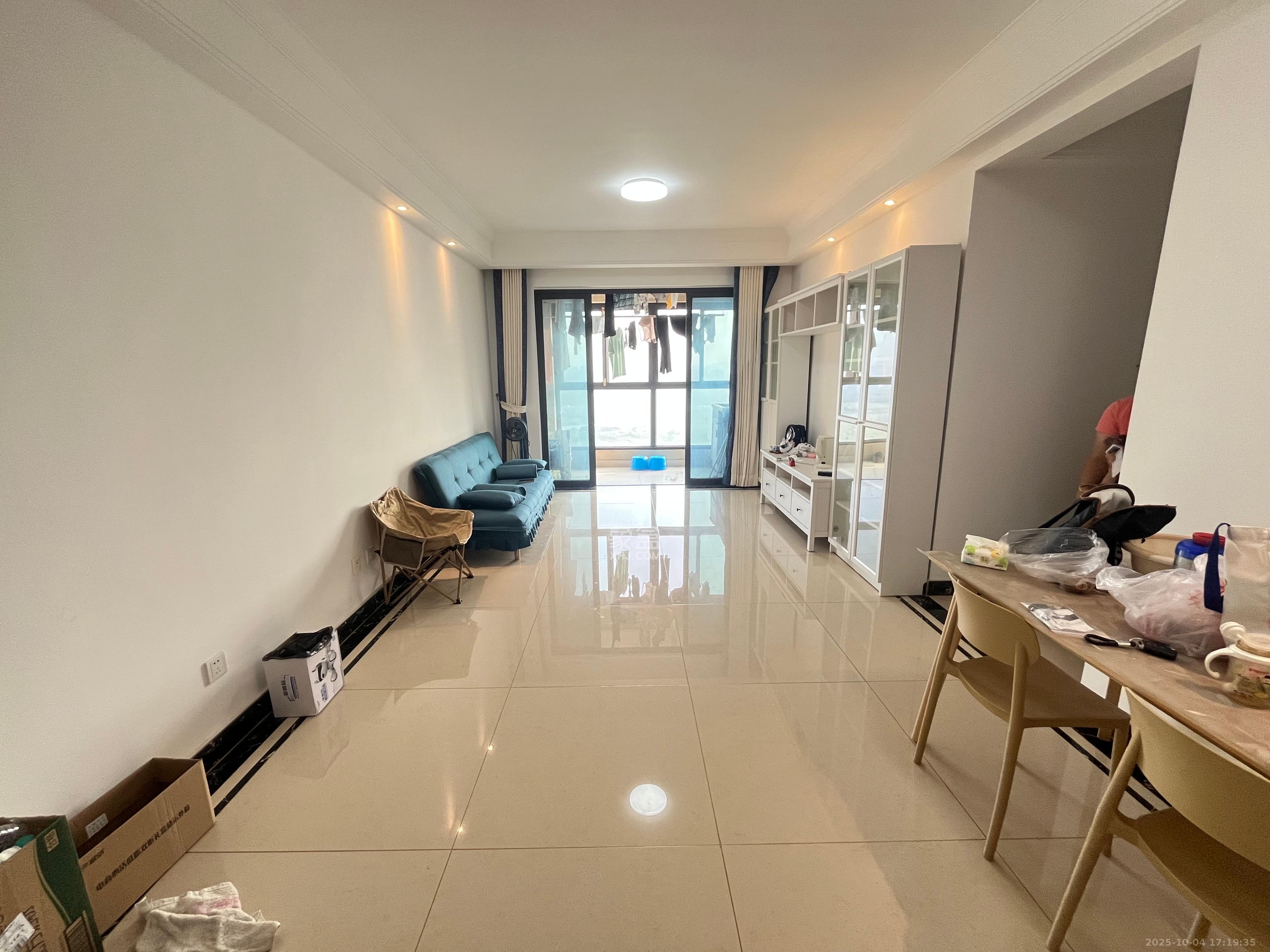 中海国际五期  3室2厅2卫    2200.0元/月 中海国际五期  3室2厅2卫    2200.0元/月