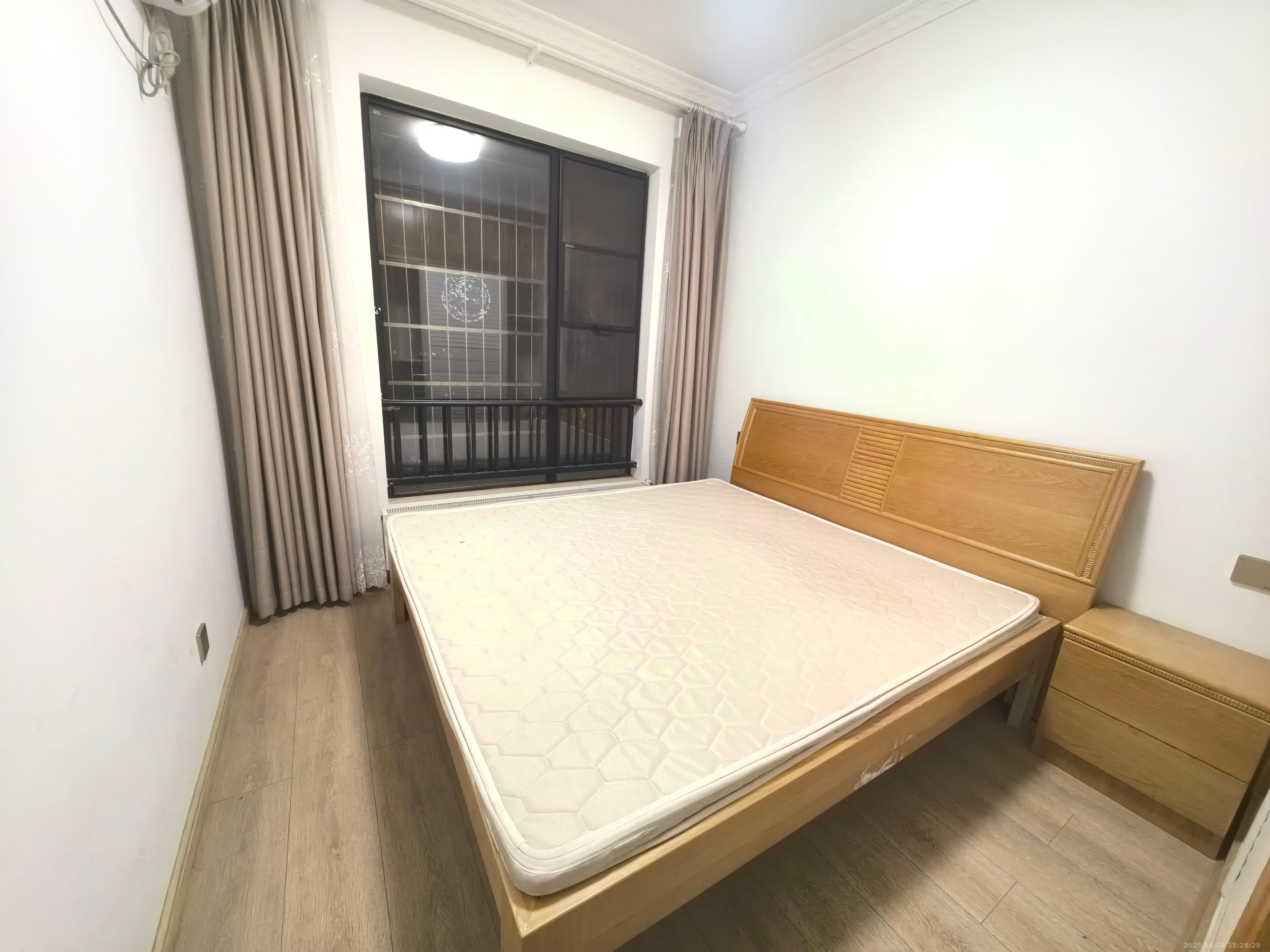 莱茵小镇  3室2厅2卫    1800.0元/月室内图