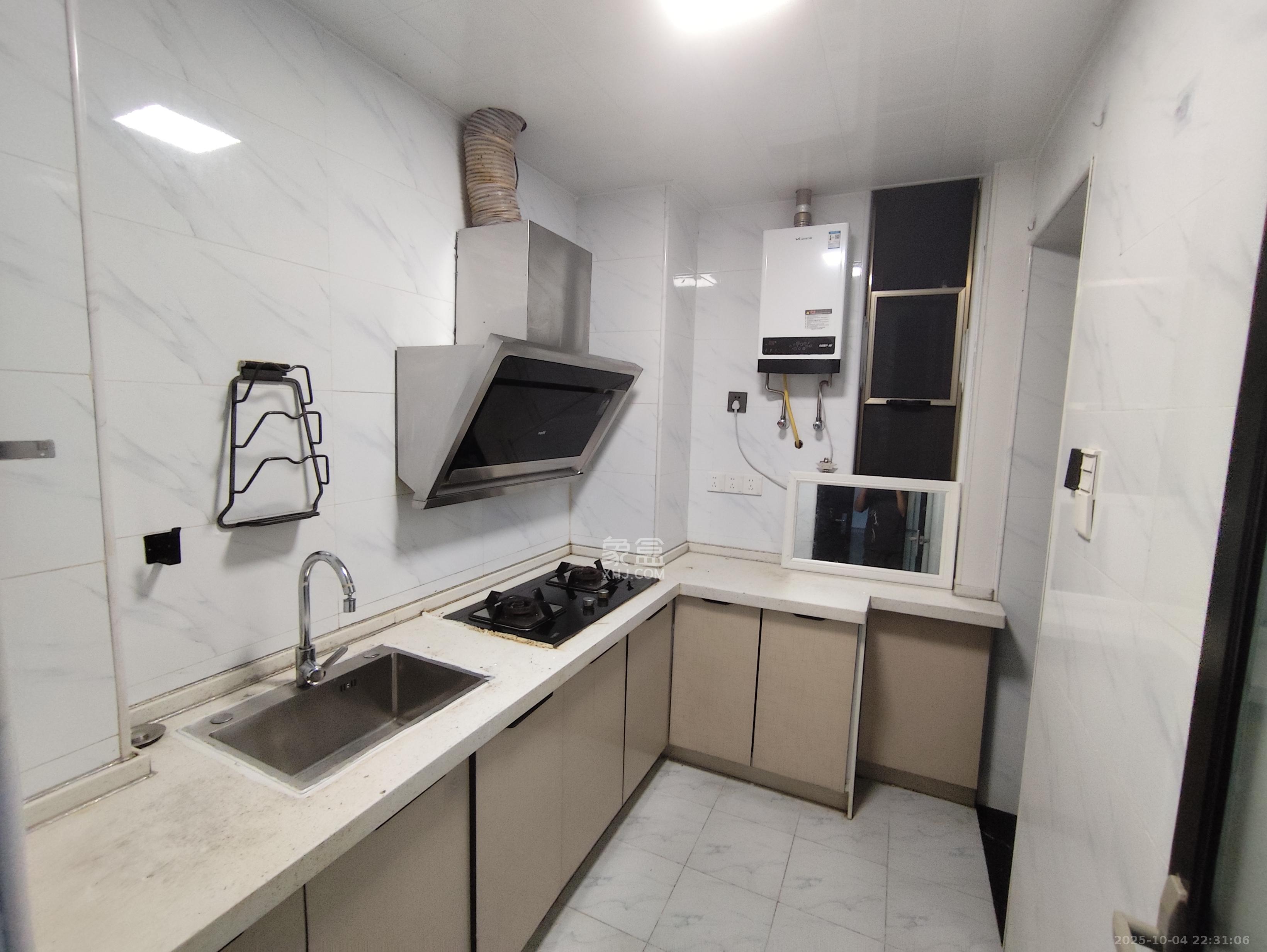 鄱阳佳郡  2室1厅1卫    1800.0元/月