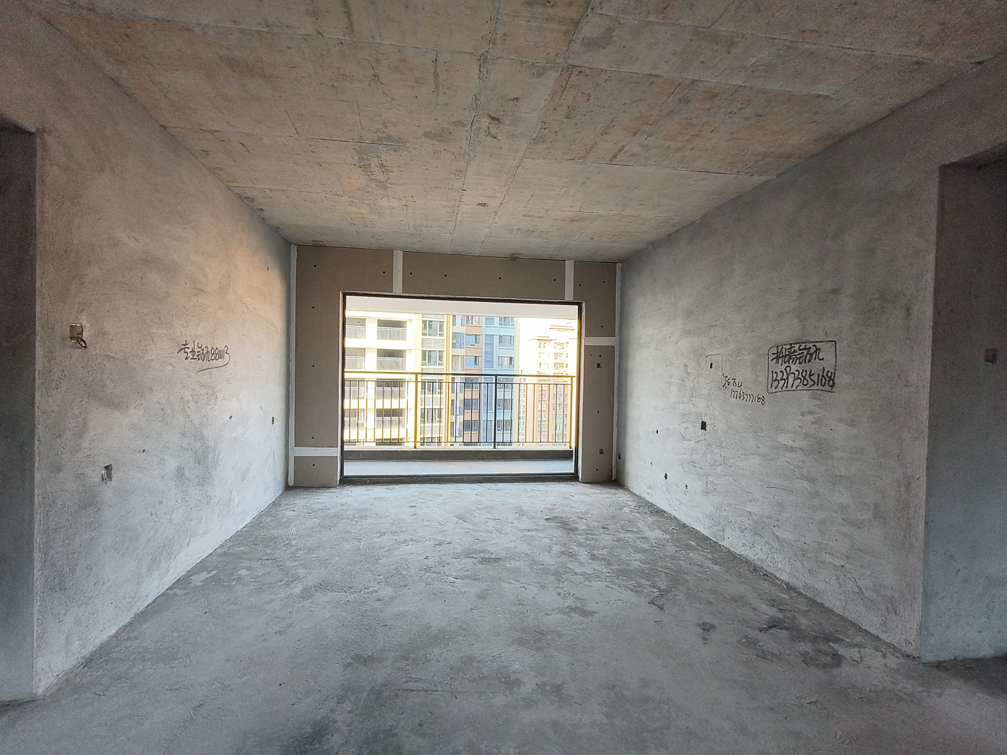 宁邦中心(三期幸福里) 3室2厅2卫 69.8万 宁邦中心(三期幸福里) 3室2厅2卫 69.8万客厅