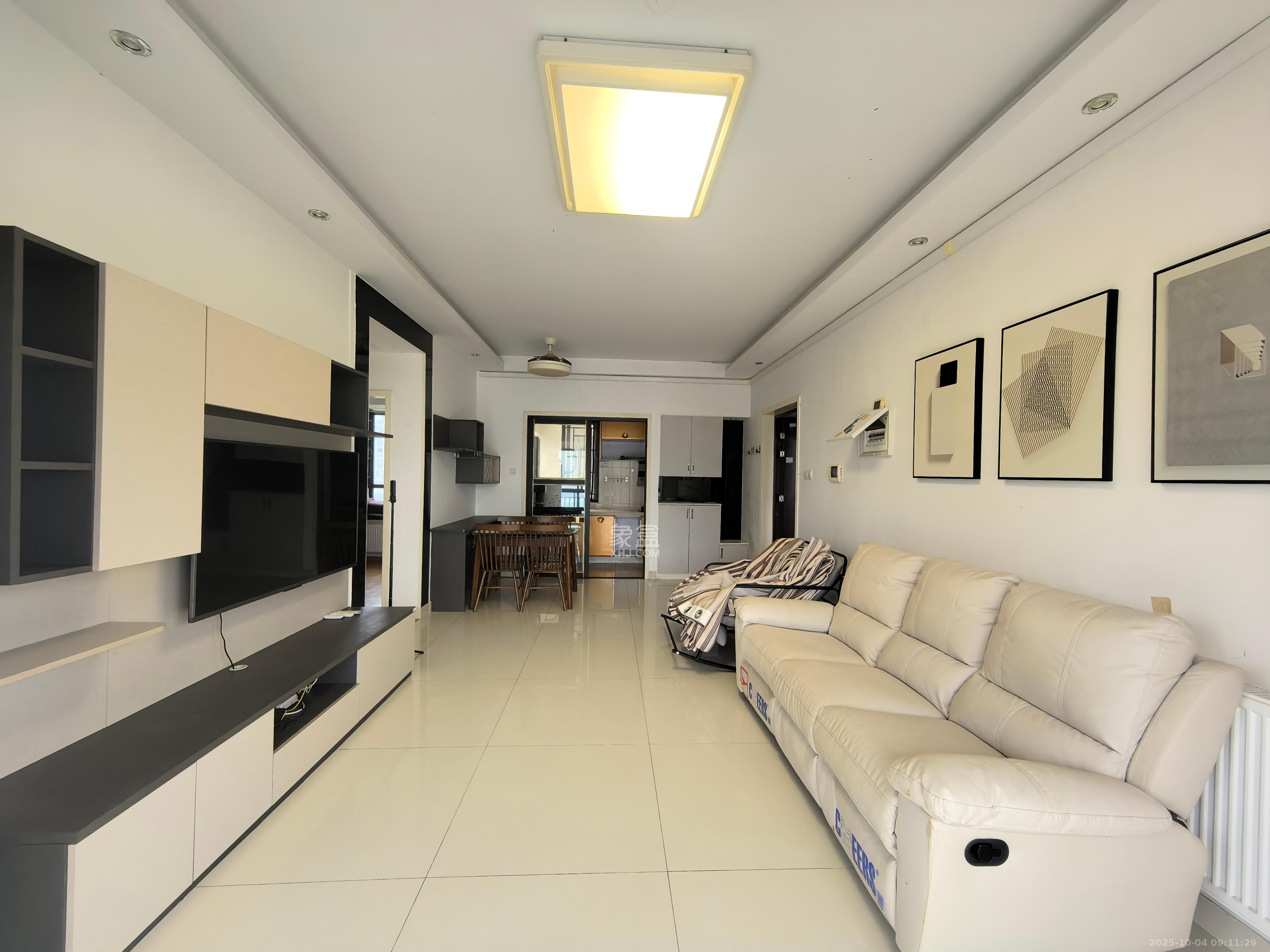 莱茵城  3室2厅1卫    2300.0元/月室内图