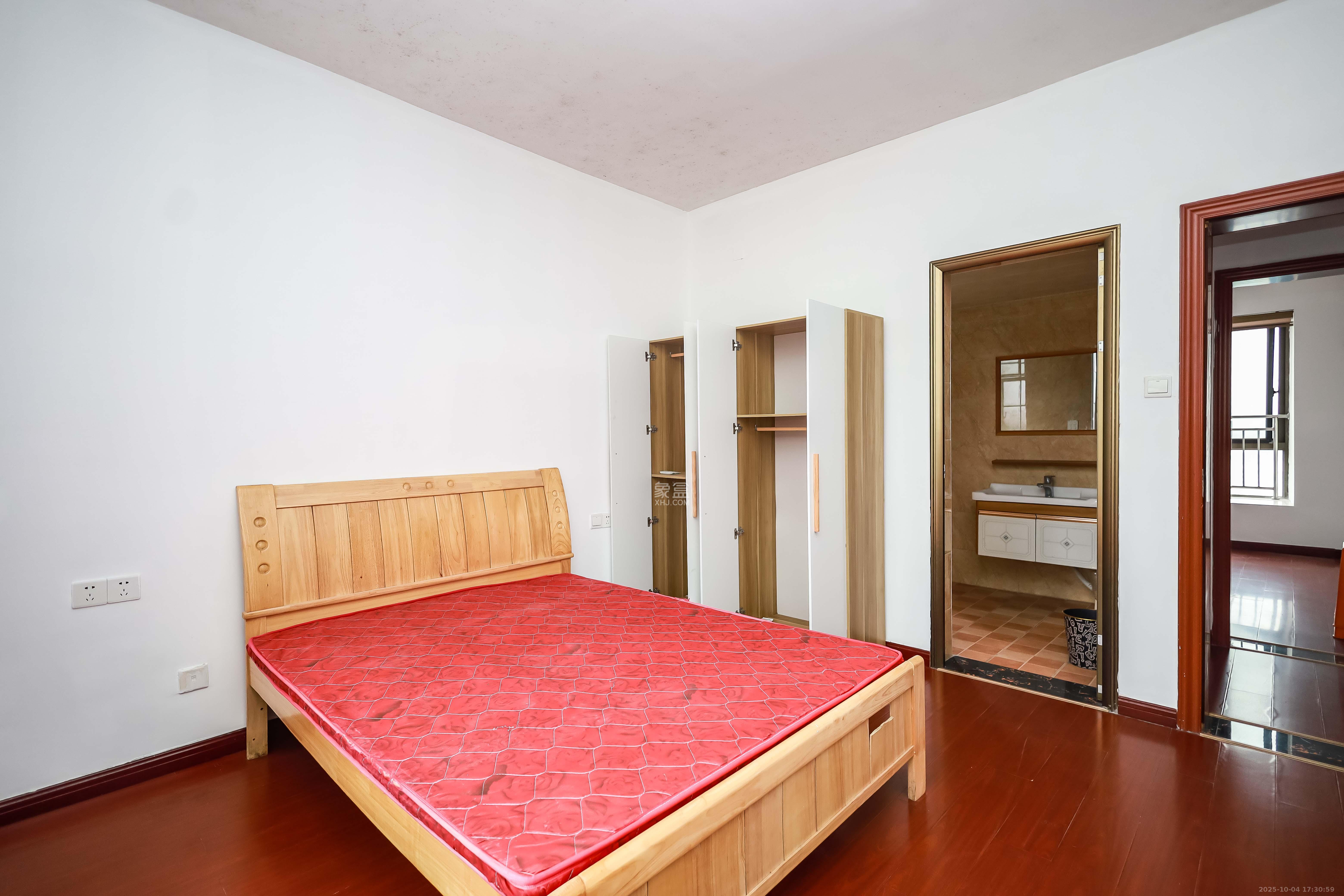 阳光晶城 4室2厅2卫 118.0万 阳光晶城 4室2厅2卫 118.0万卧室