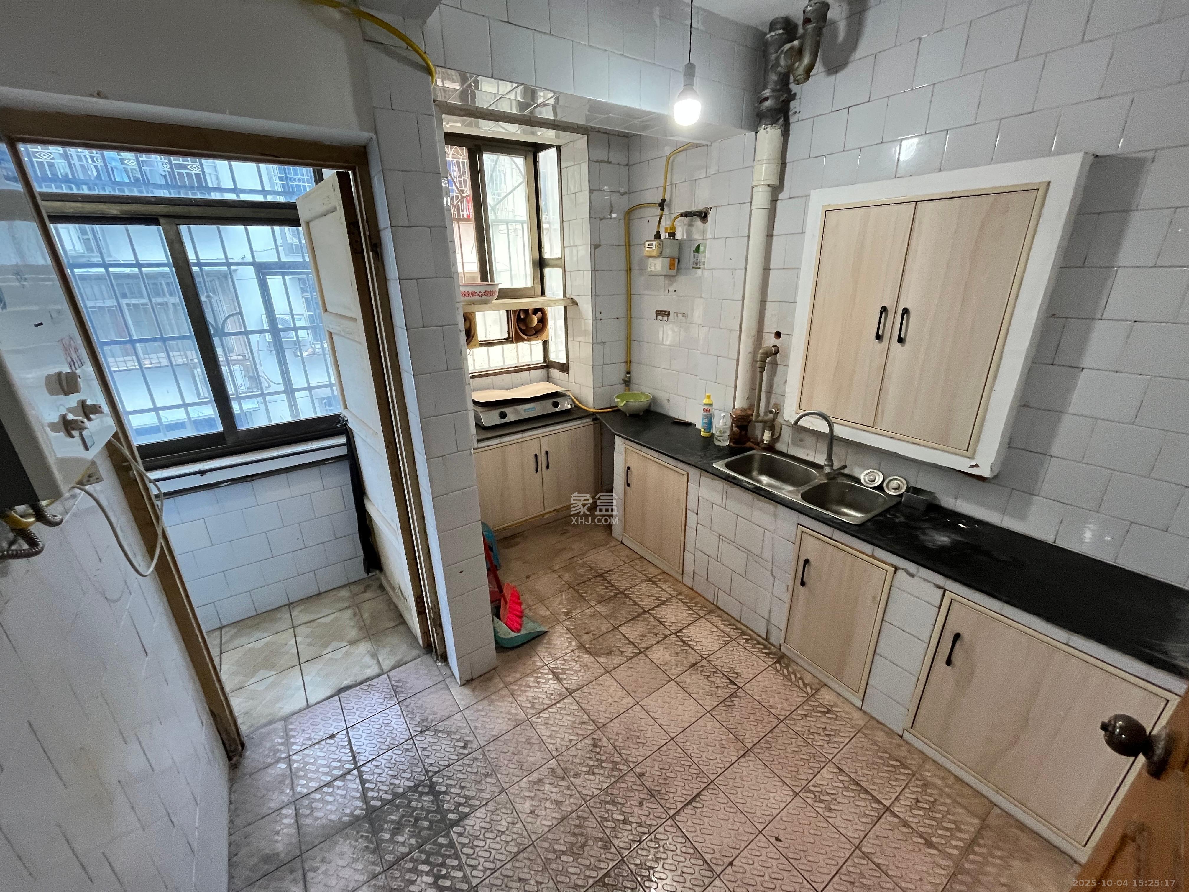 东塘工商局宿舍 2室2厅1卫 1200.0元/月 东塘工商局宿舍 2室2厅1卫 1200.0元/月室内图