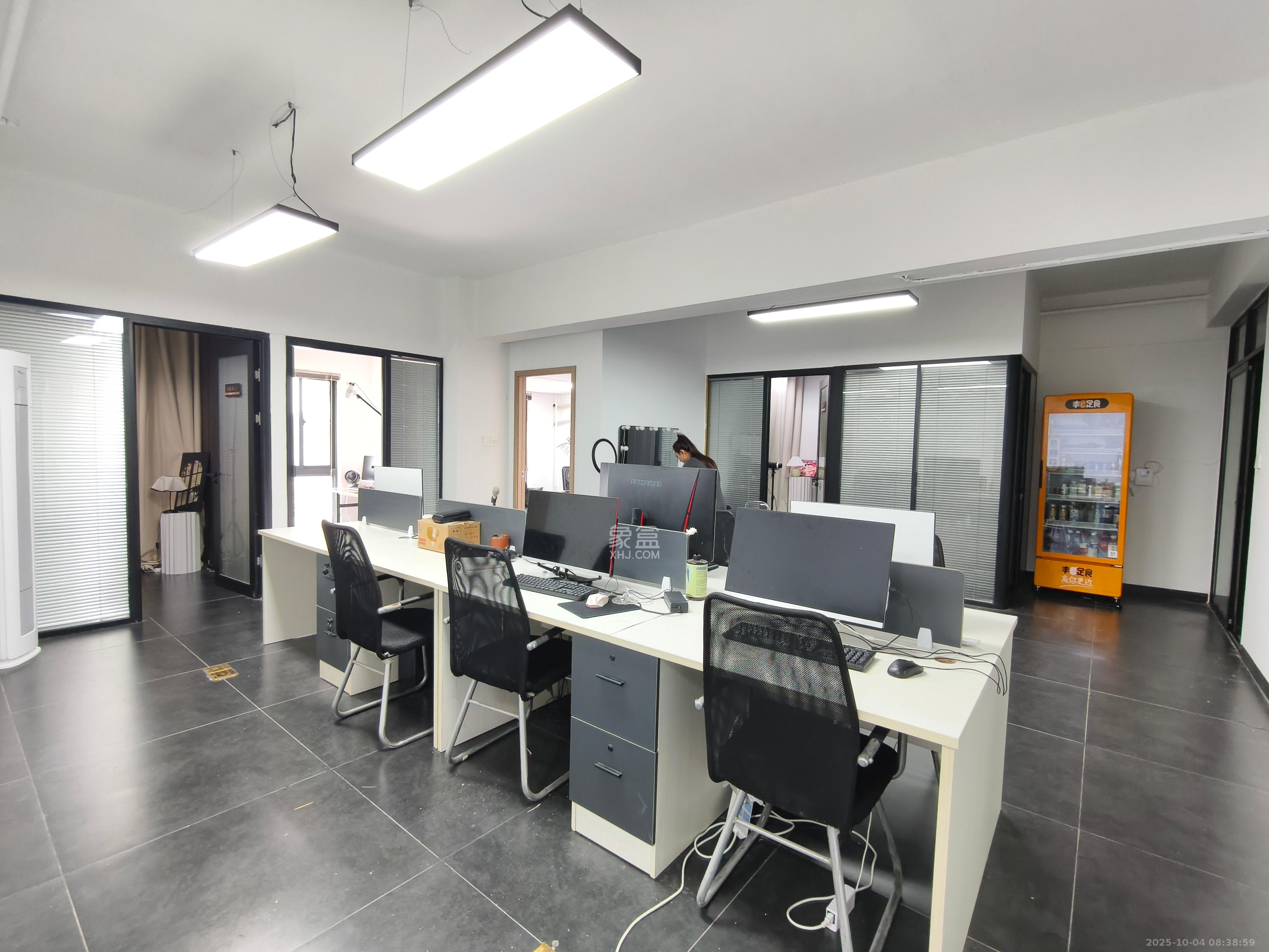 明发国际城 1室1厅1卫 1300.0元/月 明发国际城 1室1厅1卫 1300.0元/月室内图