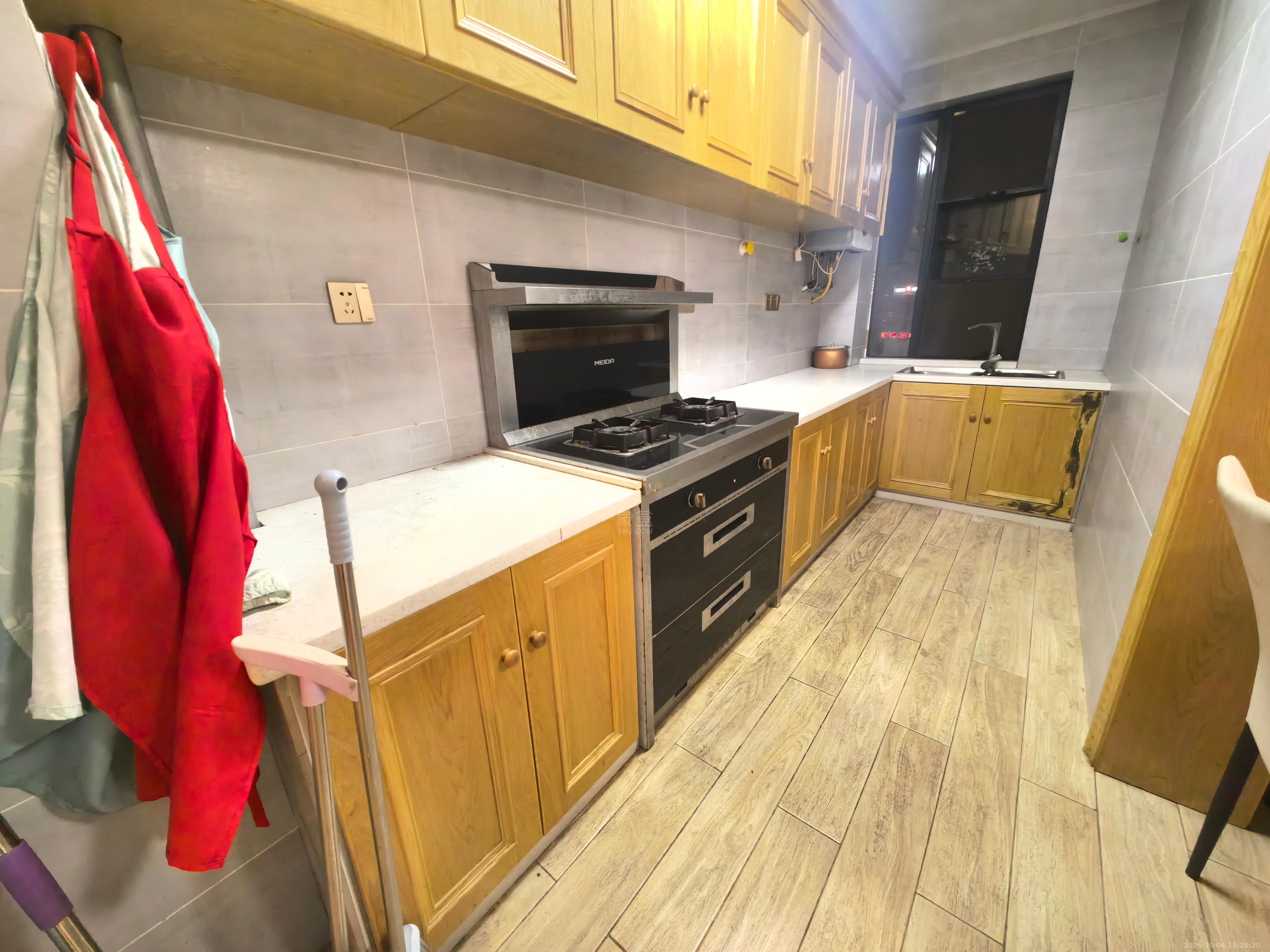 莱茵小镇 3室2厅2卫 1800.0元/月 莱茵小镇 3室2厅2卫 1800.0元/月室内图