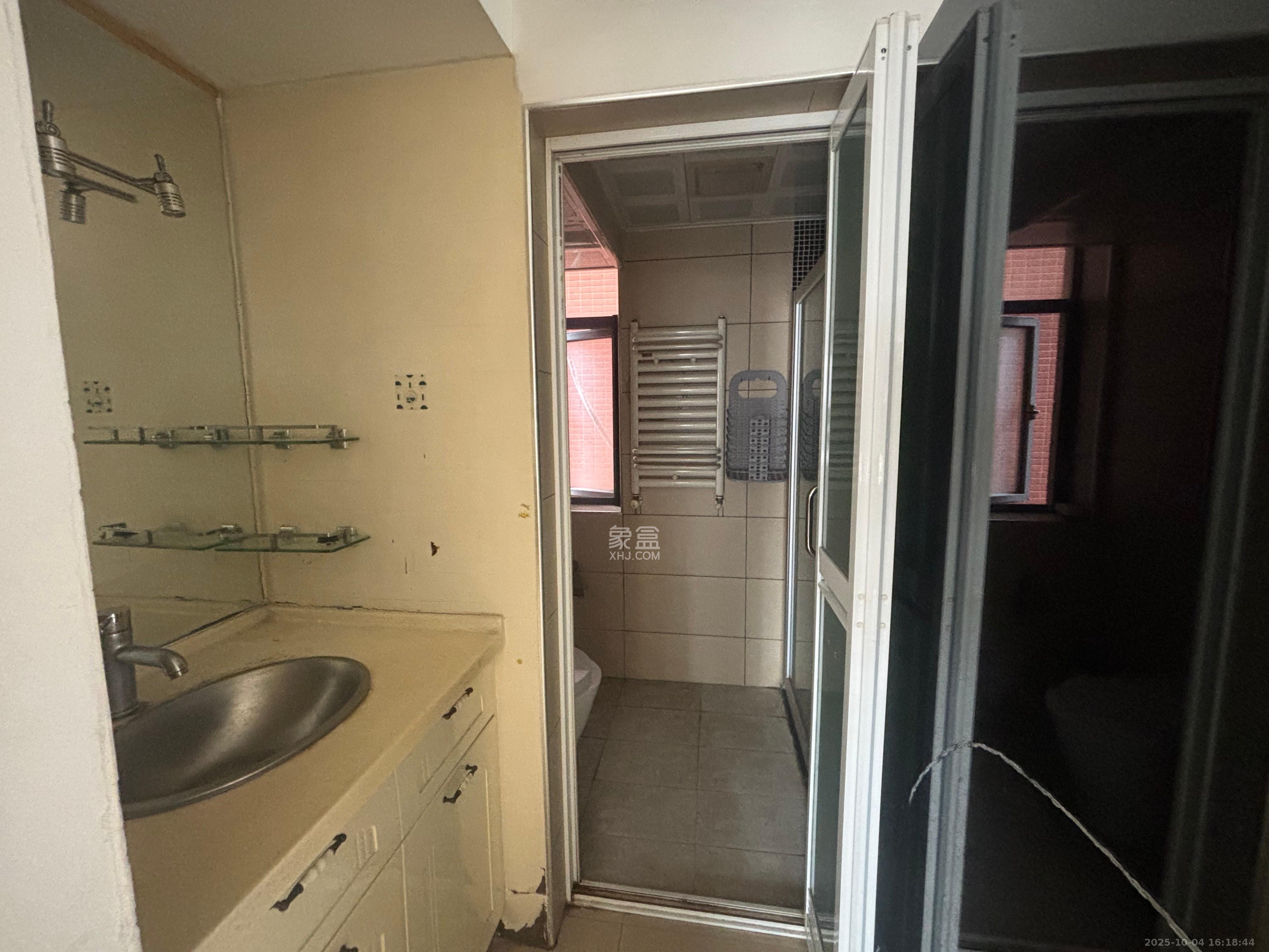 滨江君悦香邸 3室2厅1卫 3300.0元/月 滨江君悦香邸 3室2厅1卫 3300.0元/月室内图