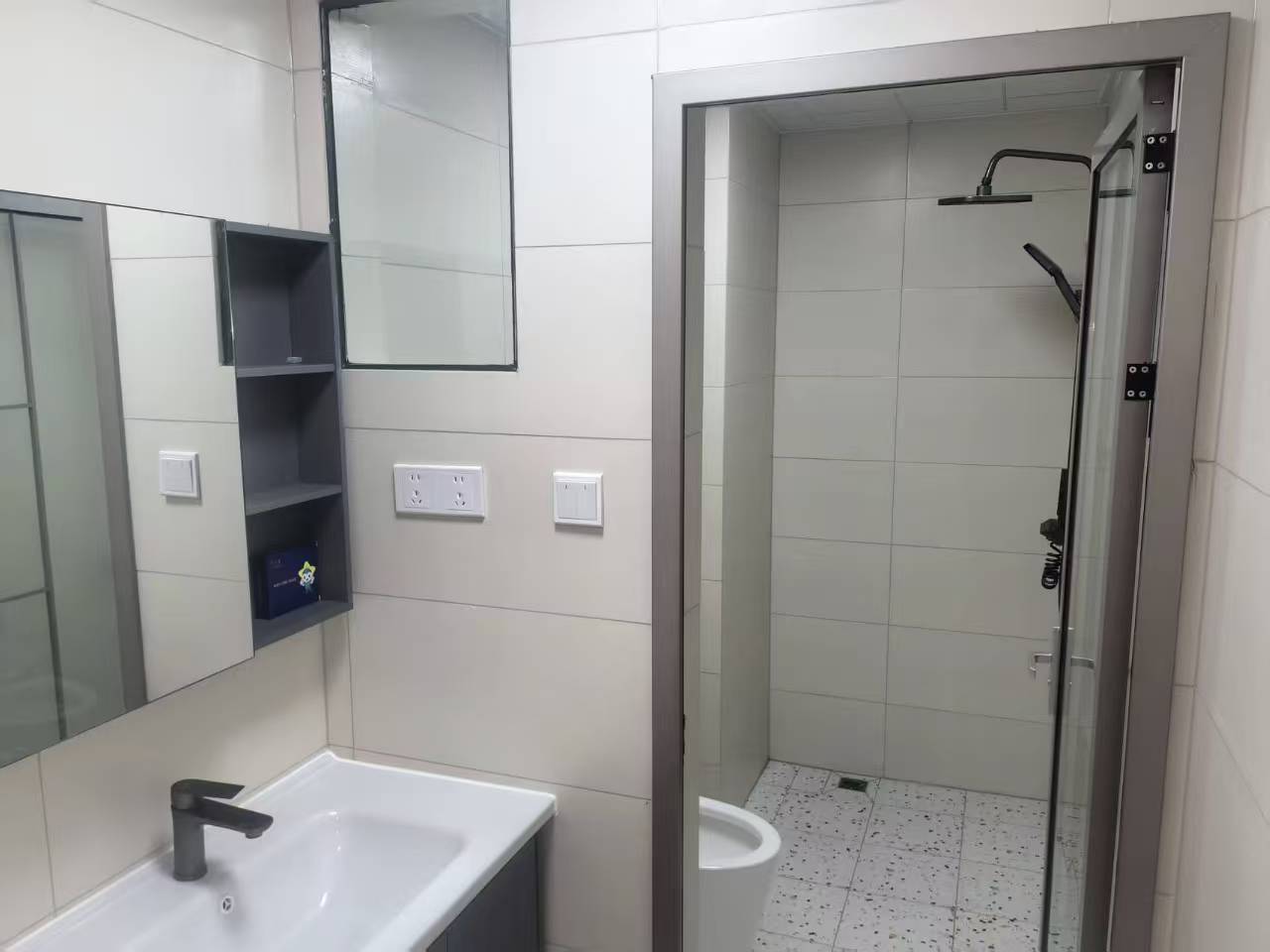 榕庄小区 2室1厅1卫 1300.0元/月 榕庄小区 2室1厅1卫 1300.0元/月室内图