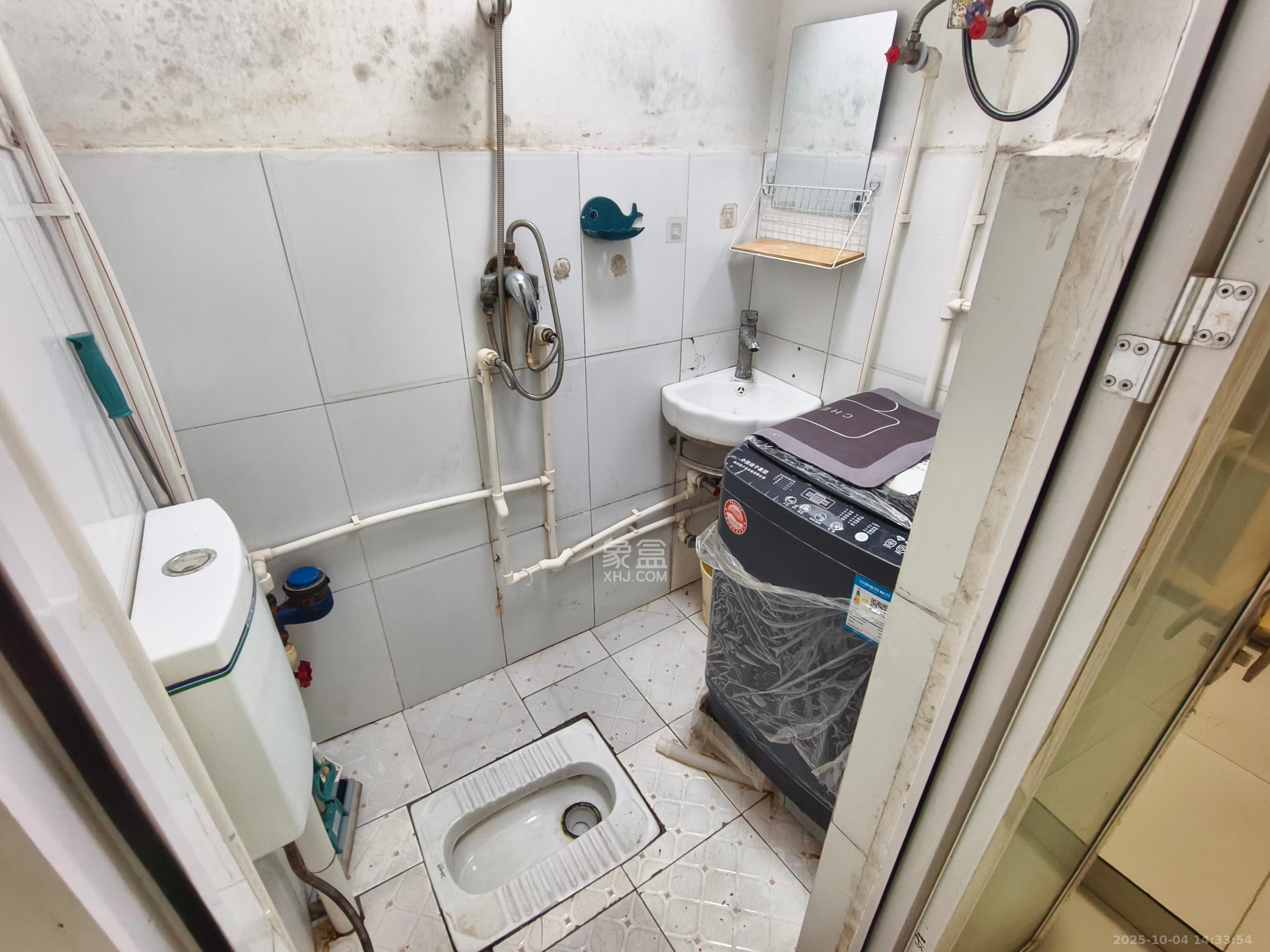 红旗综合安置楼  1室1厅1卫    1300.0元/月 红旗综合安置楼  1室1厅1卫    1300.0元/月室内图1