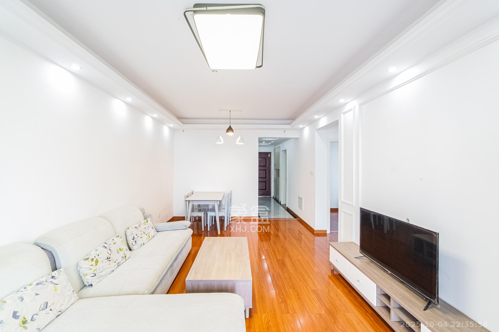 北辰三角洲C2区 3室2厅1卫 108.0万 北辰三角洲C2区 3室2厅1卫 108.0万客厅