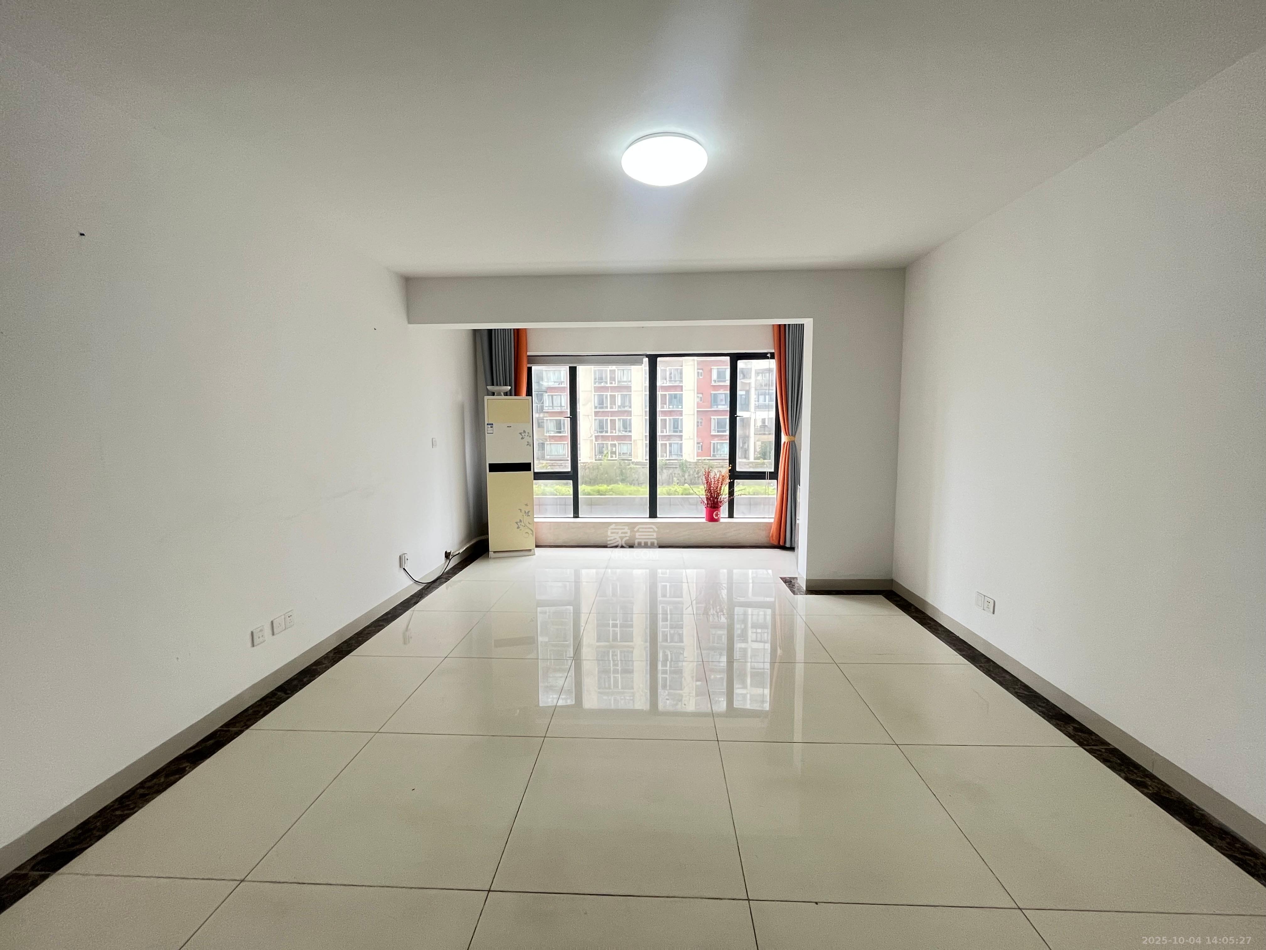 长房天翼未来城  3室2厅1卫    3200.0元/月 长房天翼未来城  3室2厅1卫    3200.0元/月室内图