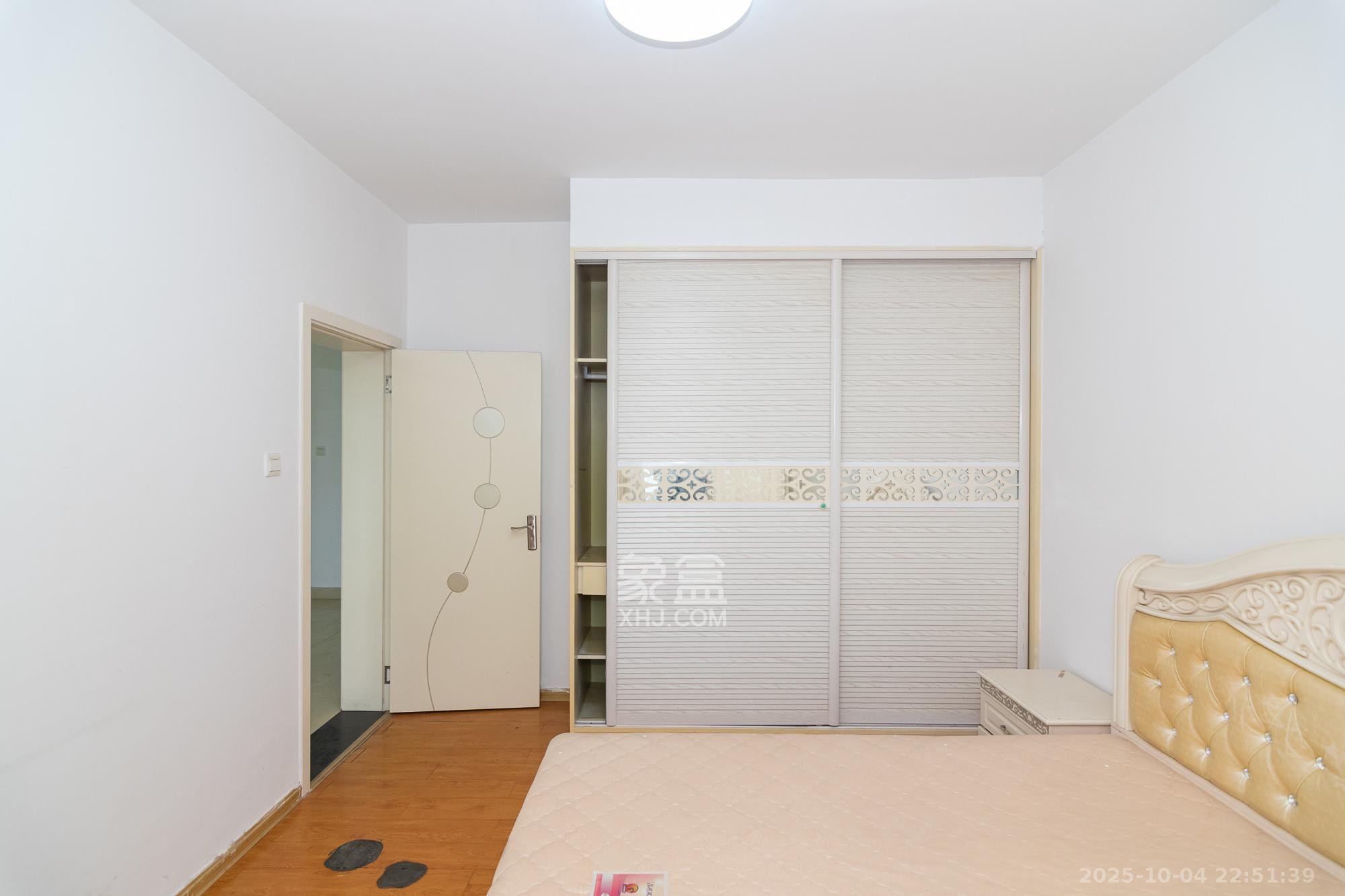 中新森林海 2室2厅1卫 38.8万 中新森林海 2室2厅1卫 38.8万卧室