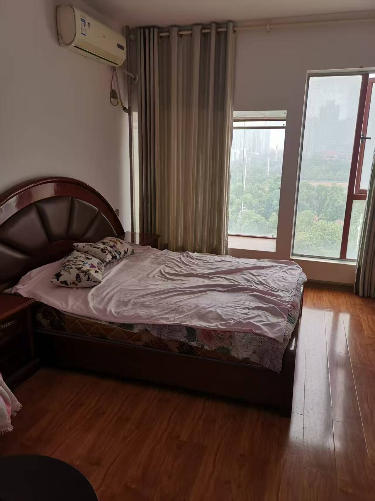 阳光青年城  1室1厅1卫    1200.0元/月 阳光青年城  1室1厅1卫    1200.0元/月室内图1