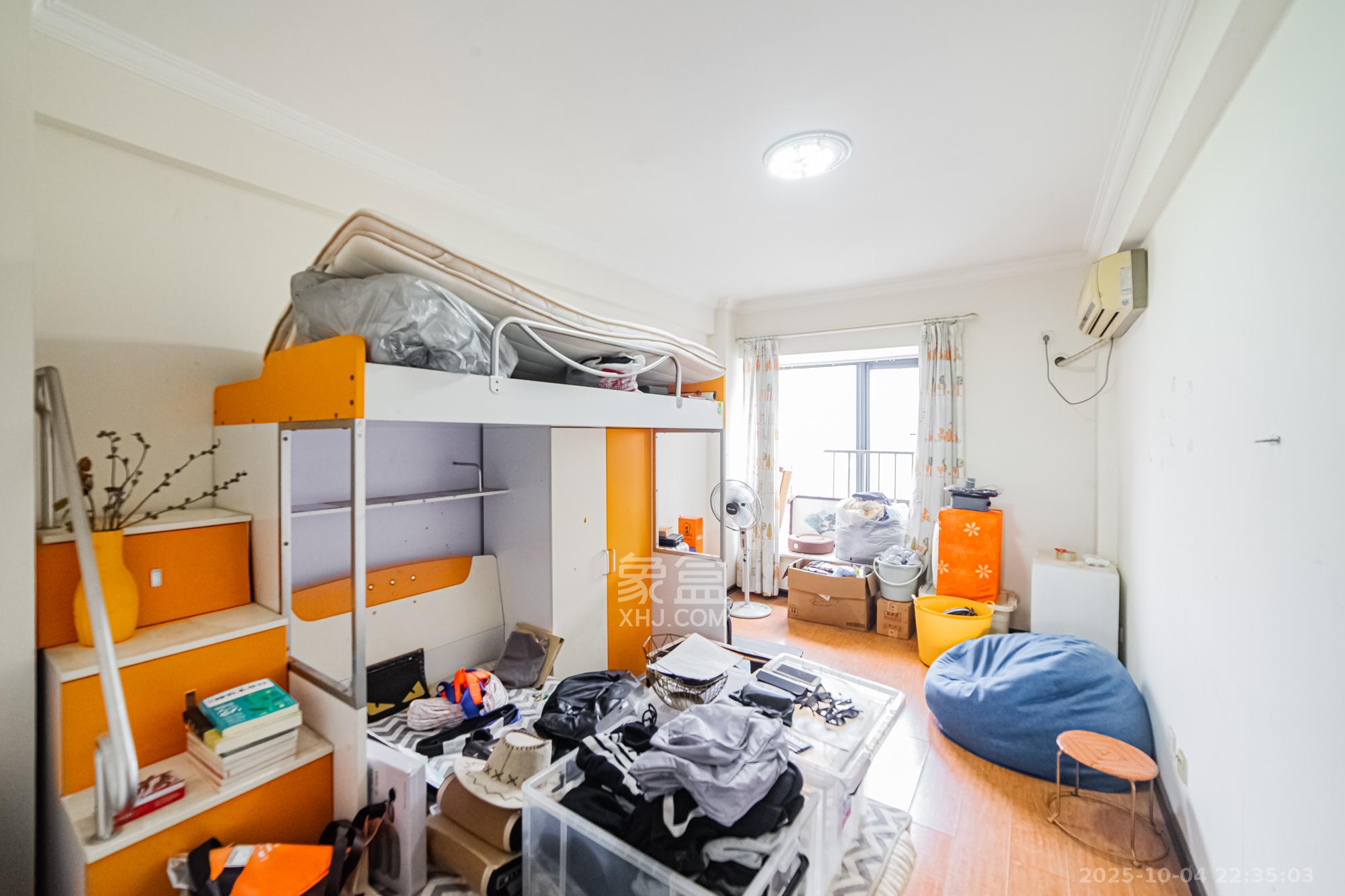 珠江花城二期扶水岸 3室1厅2卫 86.0万 珠江花城二期扶水岸 3室1厅2卫 86.0万卧室