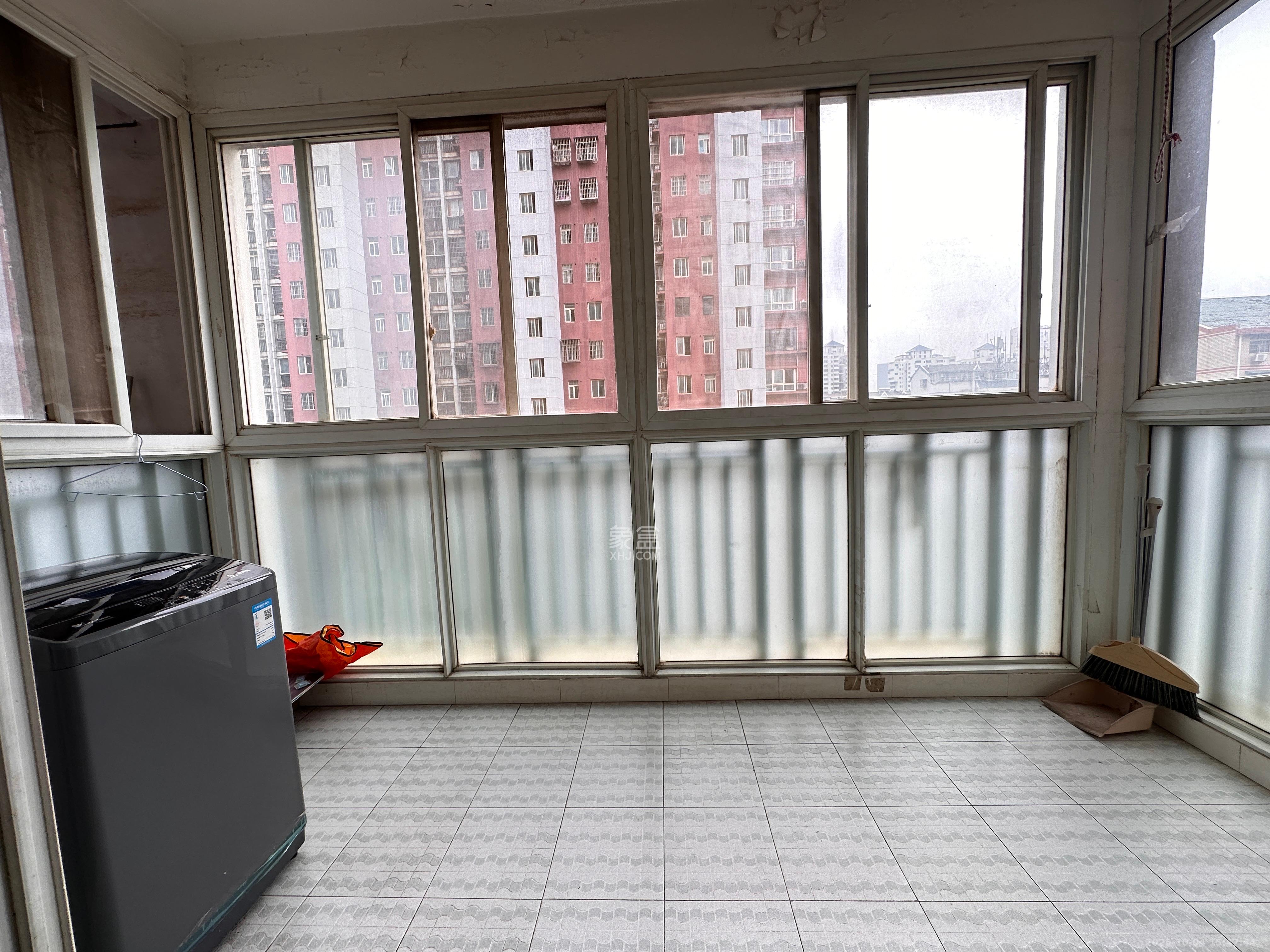 一品东庭  3室2厅1卫    2000.0元/月室内图