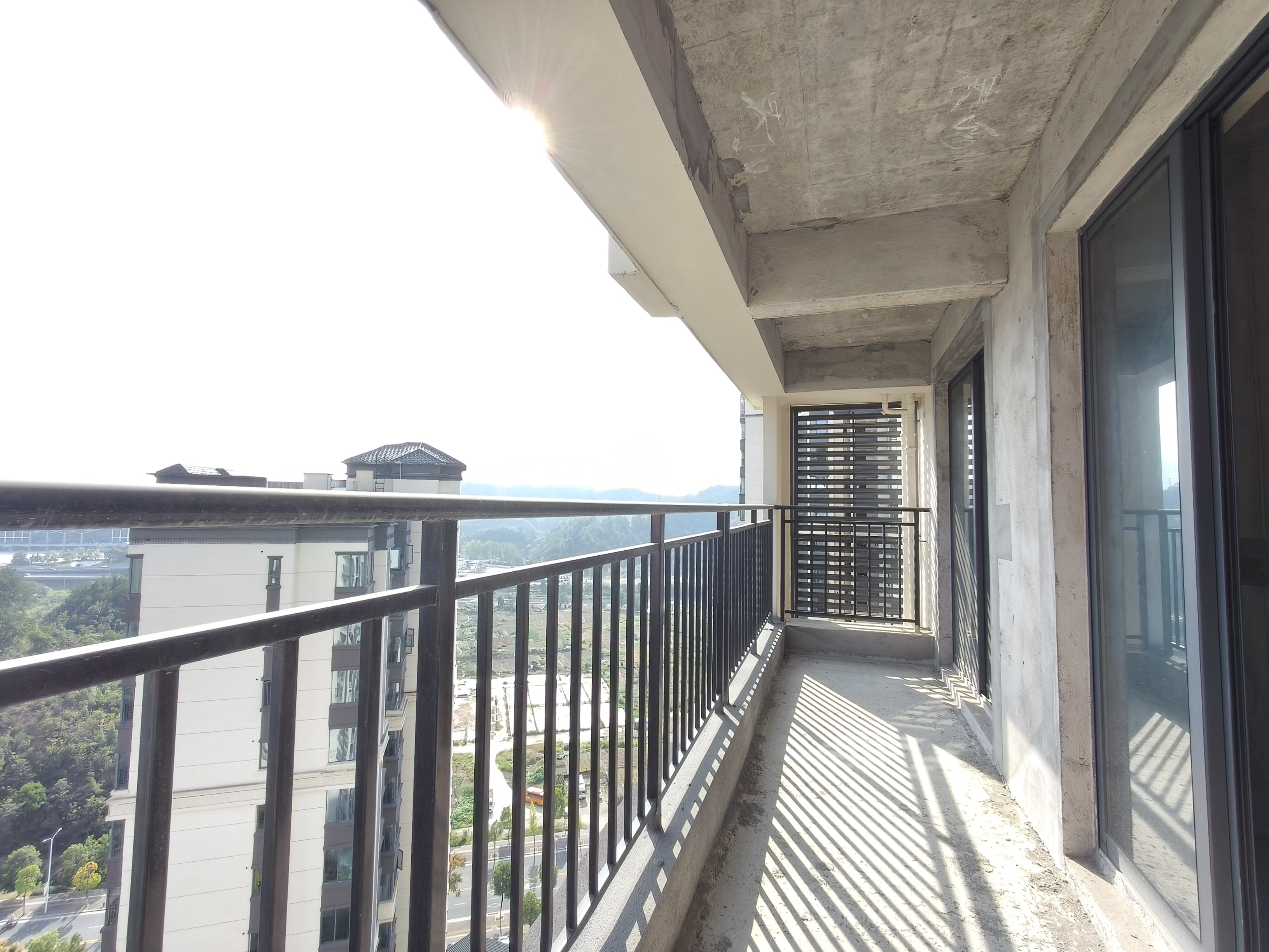 中建凤栖台  3室2厅2卫    55.8万客厅