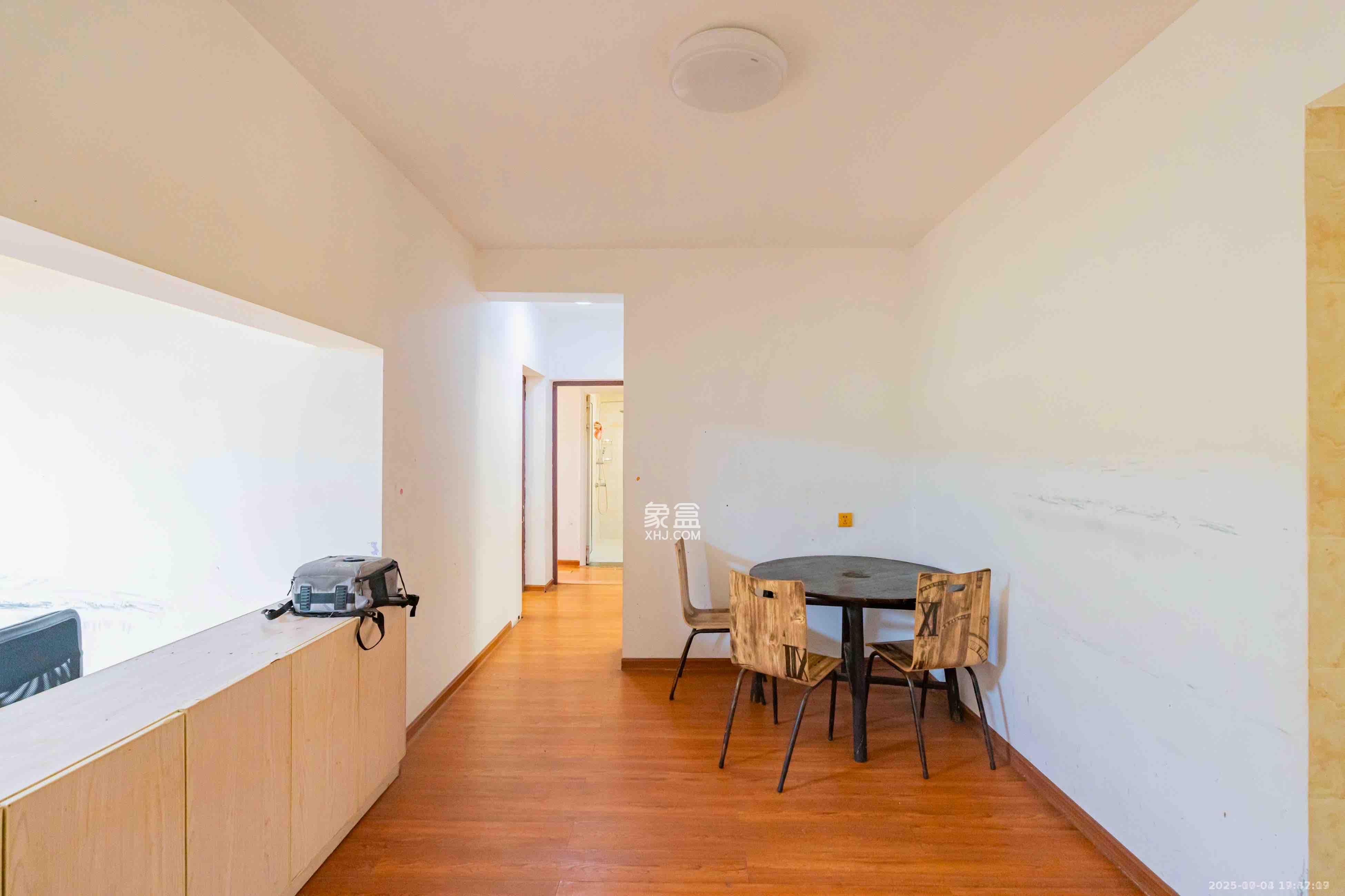 御景龙城  3室2厅2卫    2000.0元/月室内图