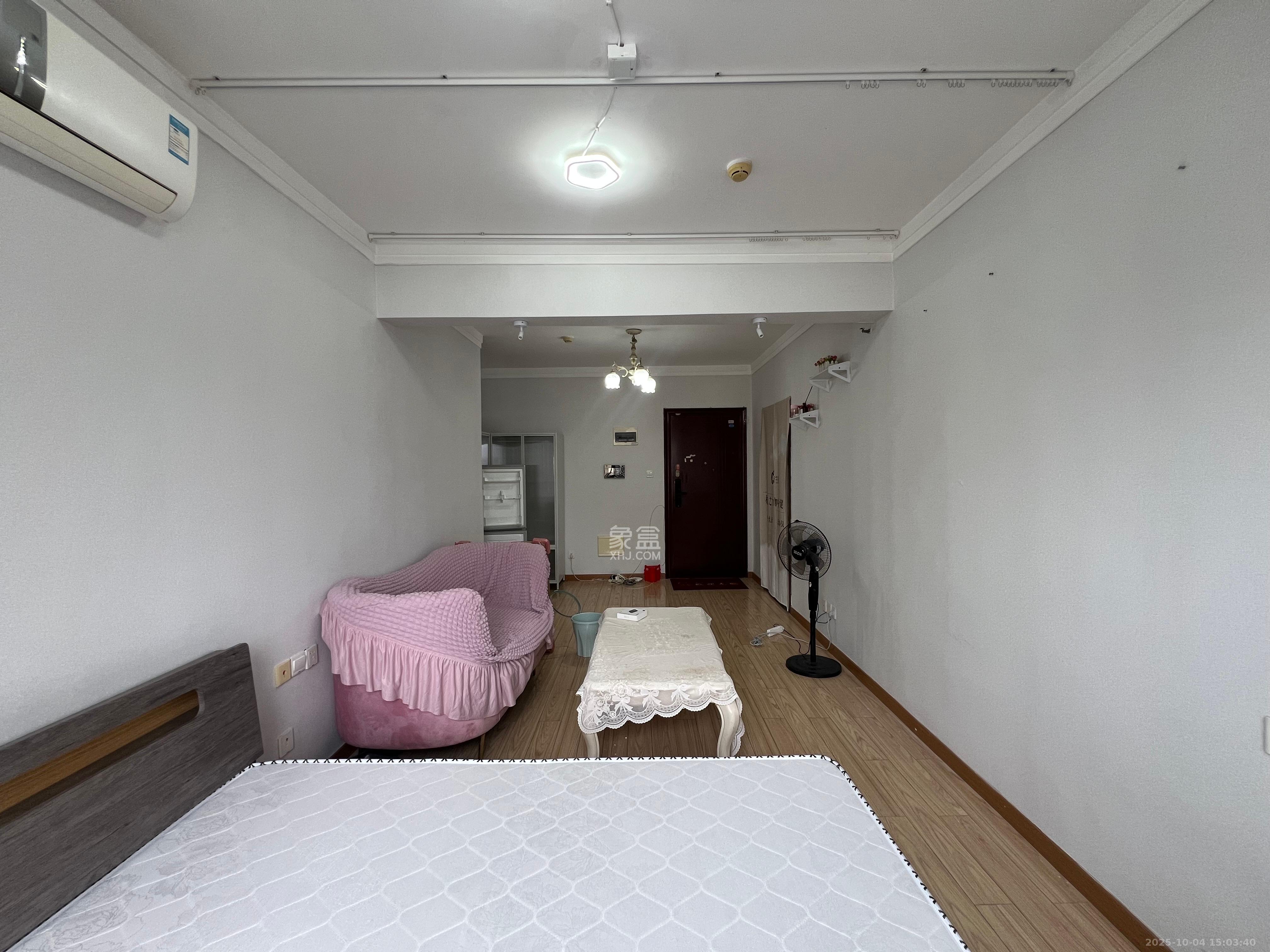 藏珑湖上国际花园 1室1厅1卫 1600.0元/月 藏珑湖上国际花园 1室1厅1卫 1600.0元/月室内图