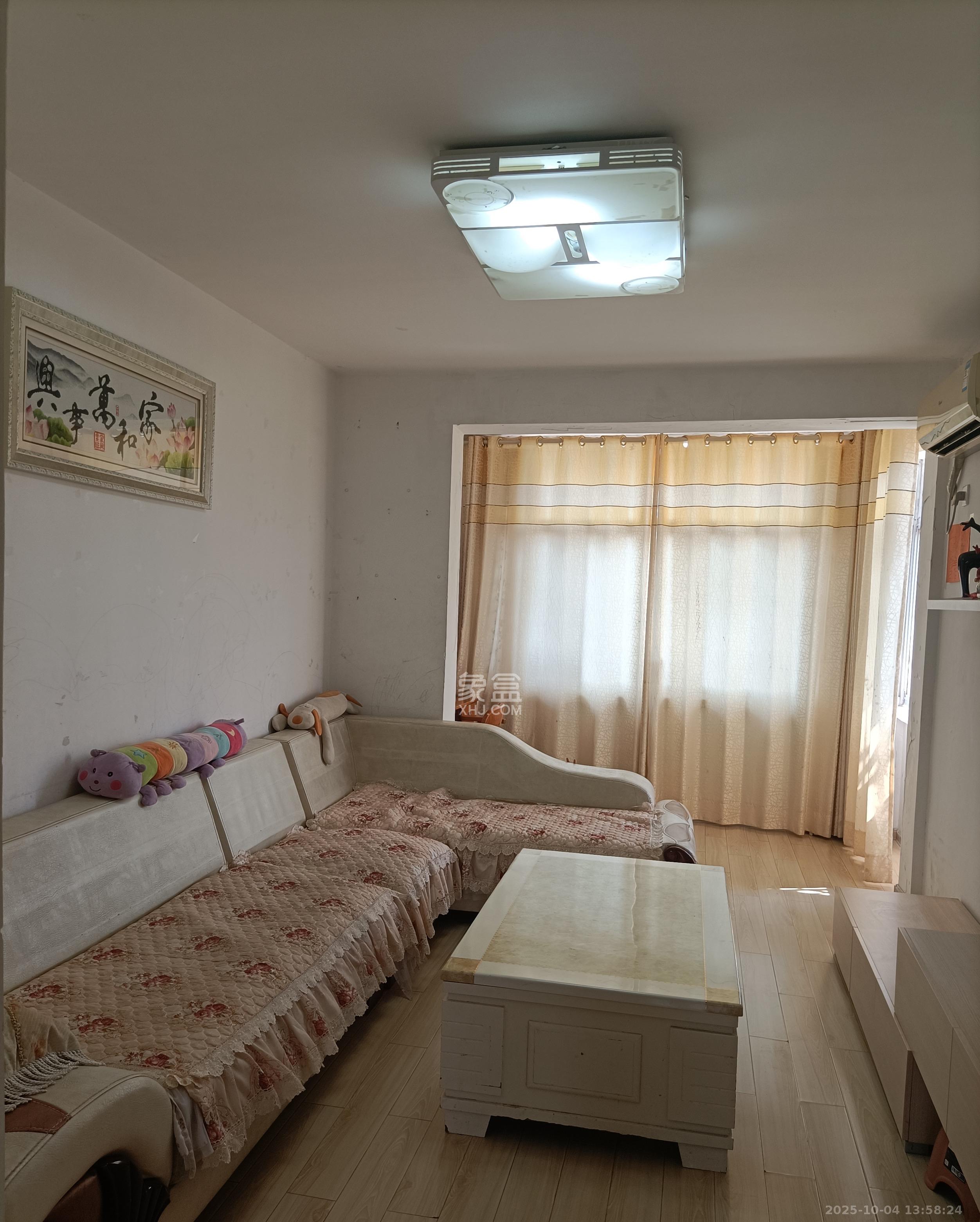 桔园小区1-8片  1室1厅1卫    1600.0元/月