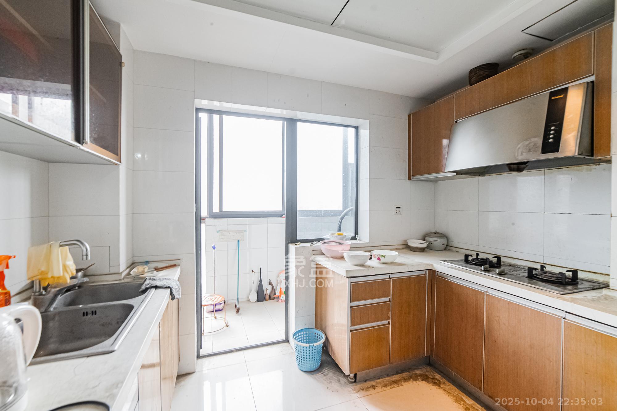 珠江花城二期扶水岸 3室1厅2卫 86.0万 珠江花城二期扶水岸 3室1厅2卫 86.0万厨房