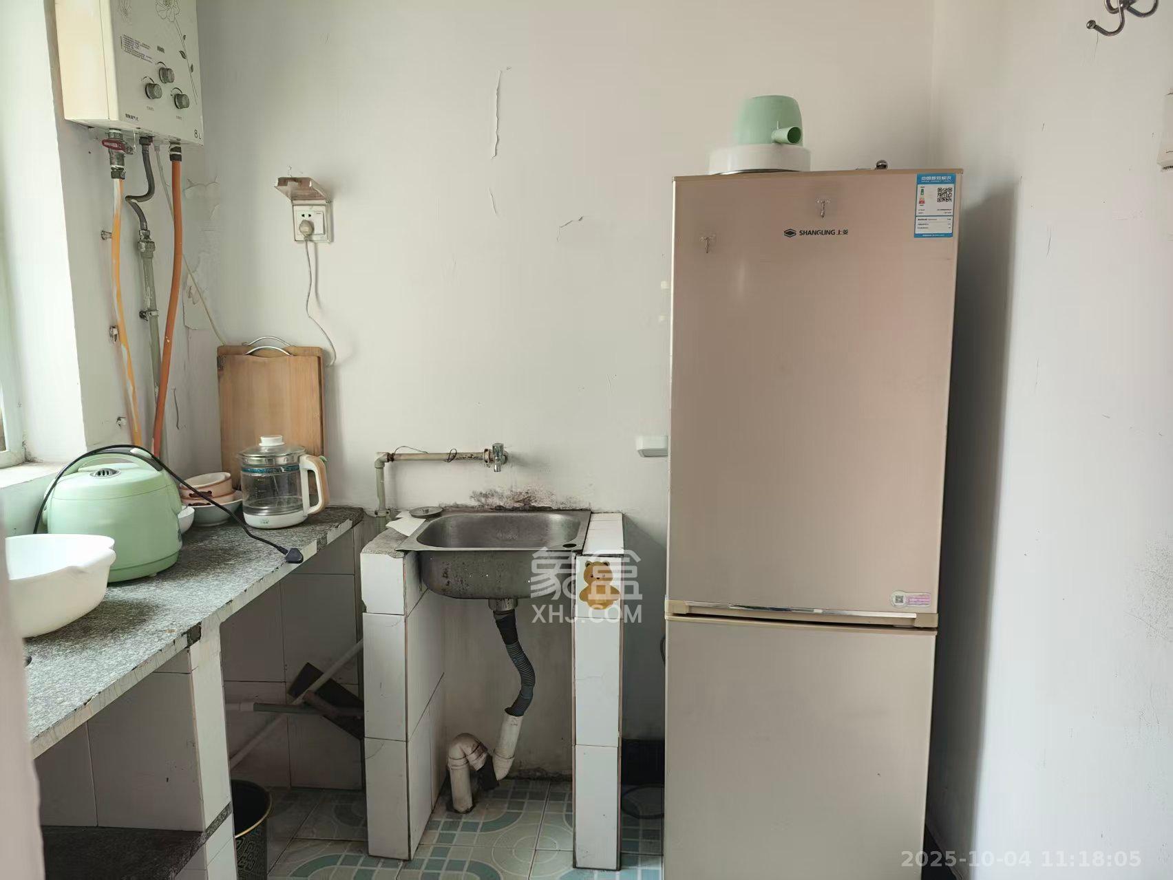 成达花园  1室1厅1卫    1400.0元/月室内图