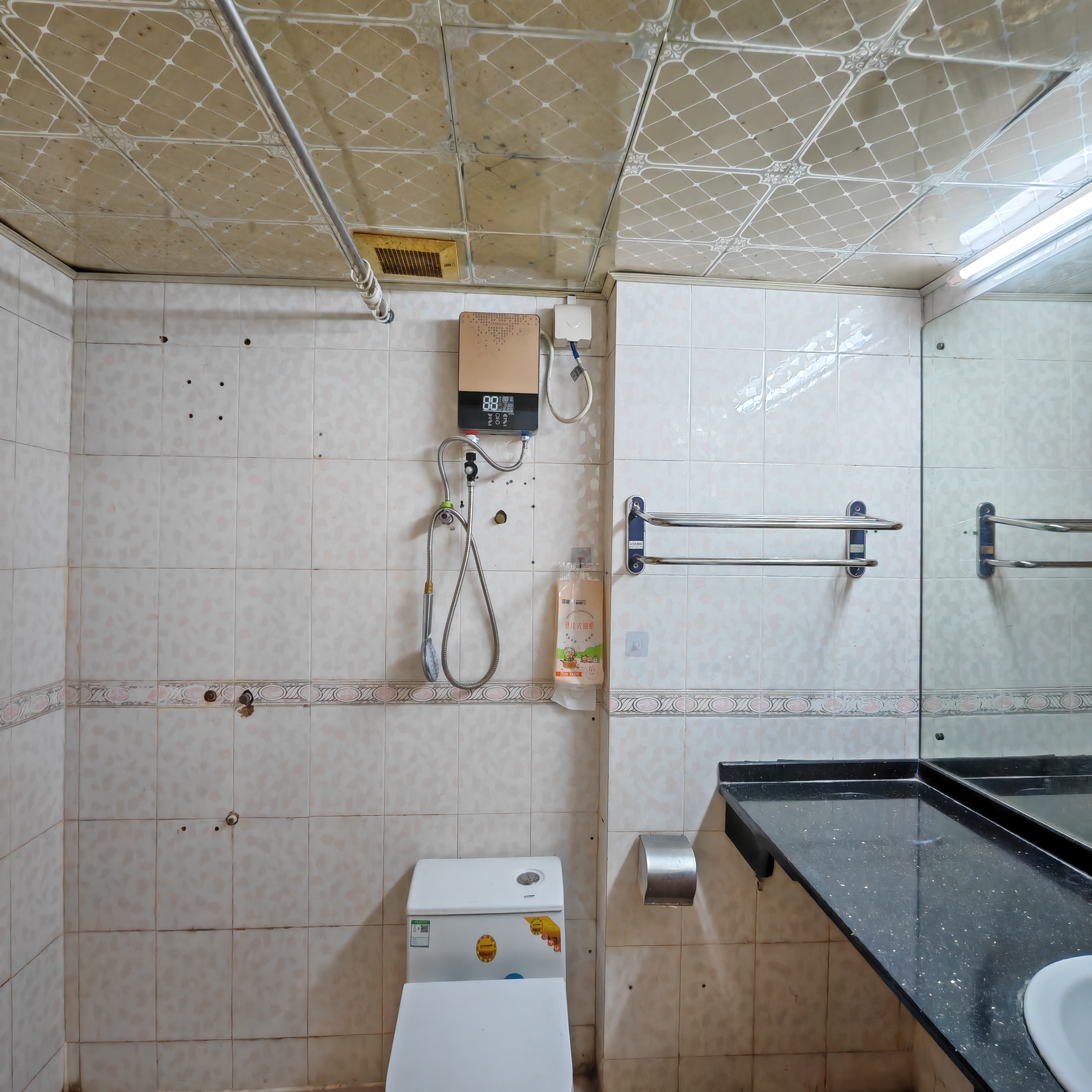 琼山交警大楼 3室2厅2卫 2000.00元/月 琼山交警大楼 3室2厅2卫 2000.00元/月室内图