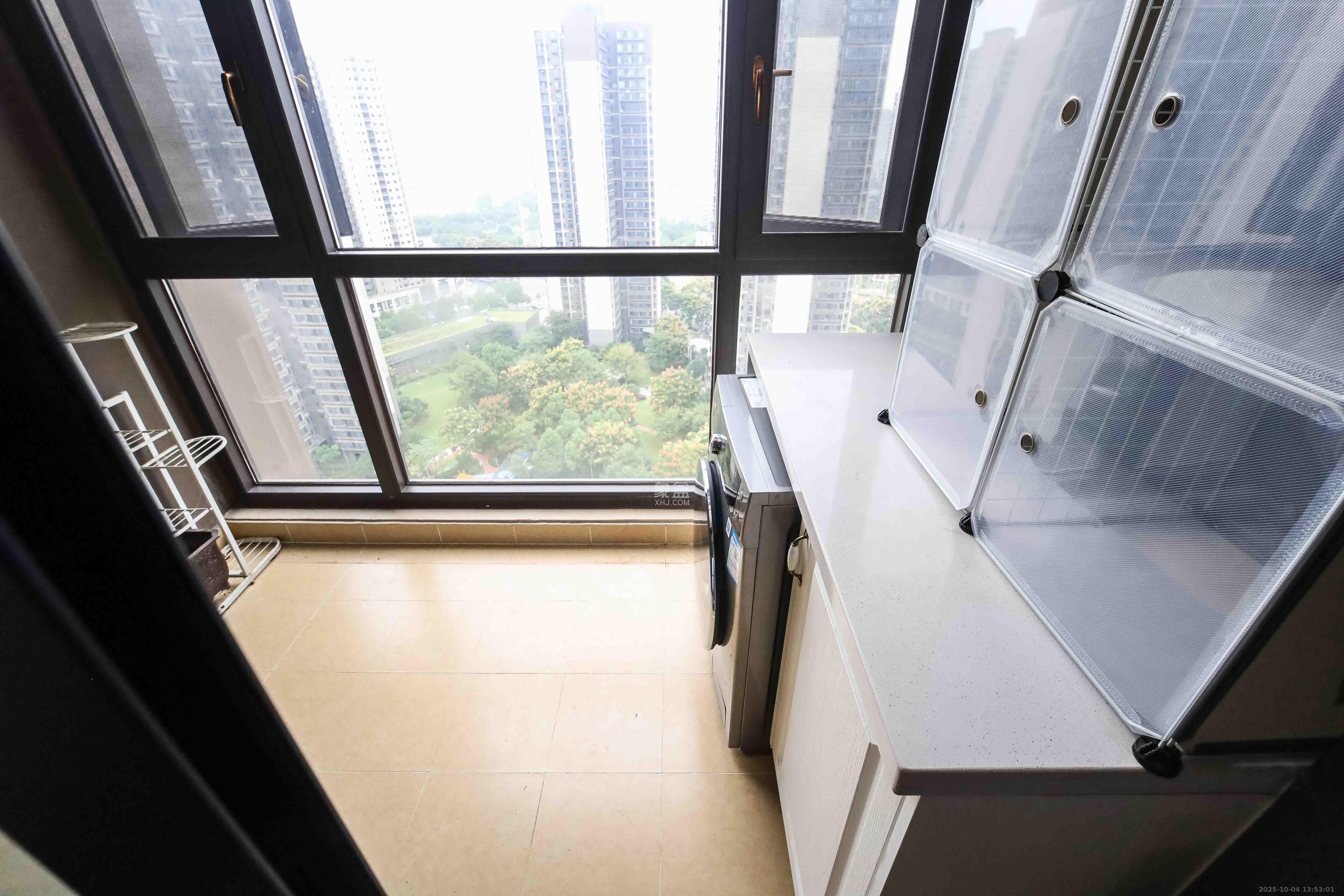 万科金域蓝湾  3室2厅2卫    130.0万阳台