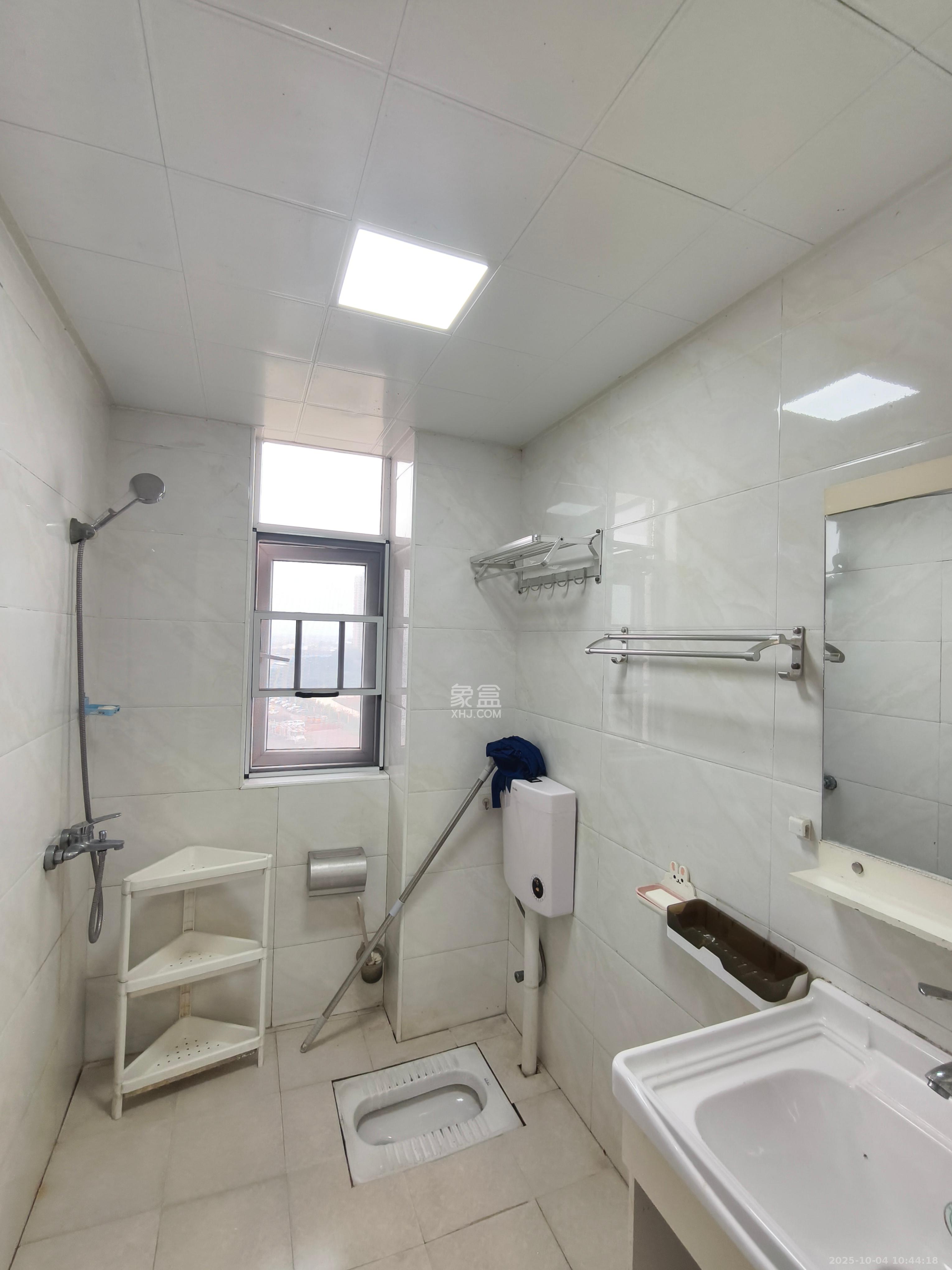 和悦城(蟠龙景苑)  3室2厅1卫    2000.0元/月室内图