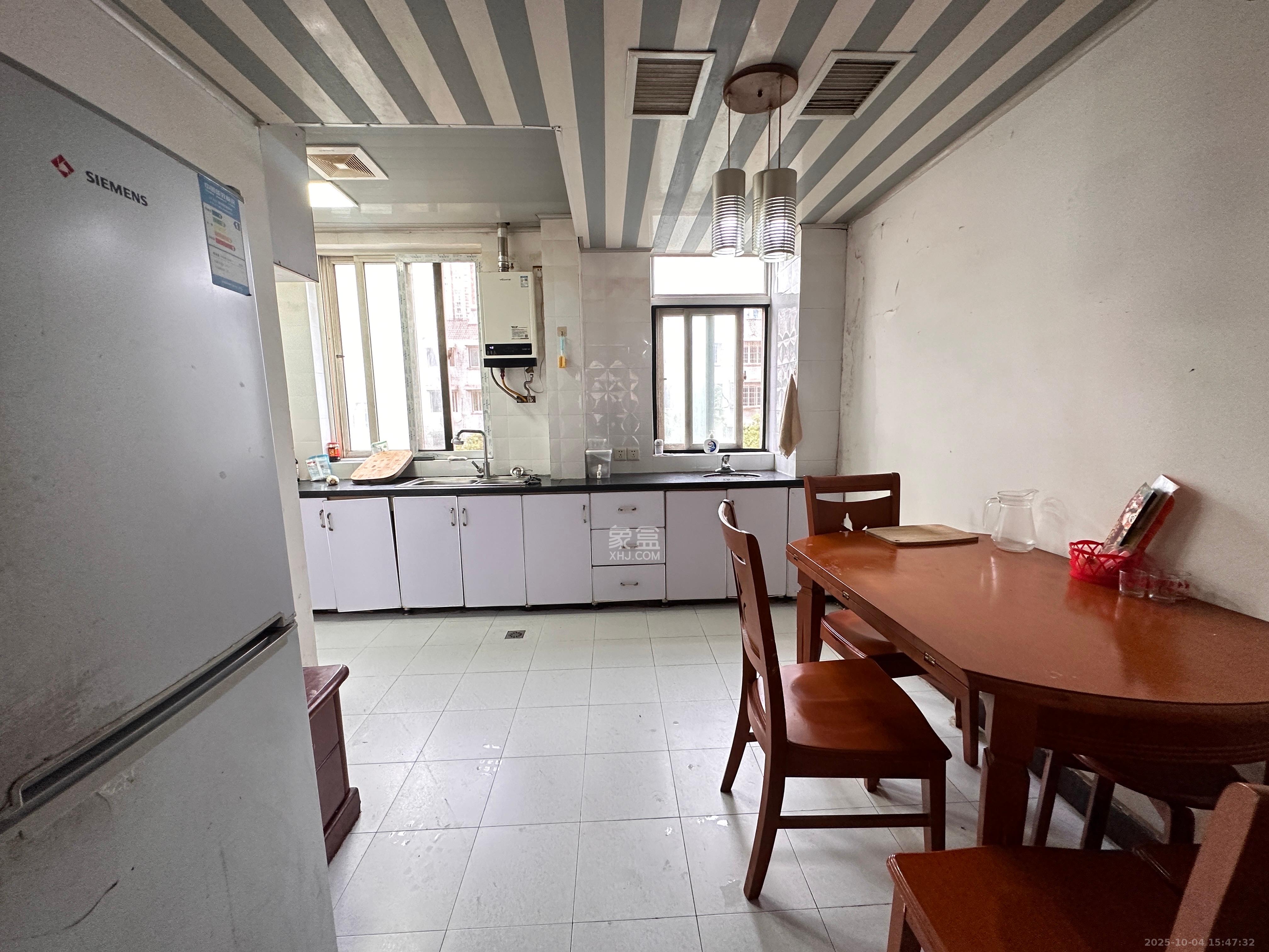 一品东庭  3室2厅1卫    2000.0元/月室内图