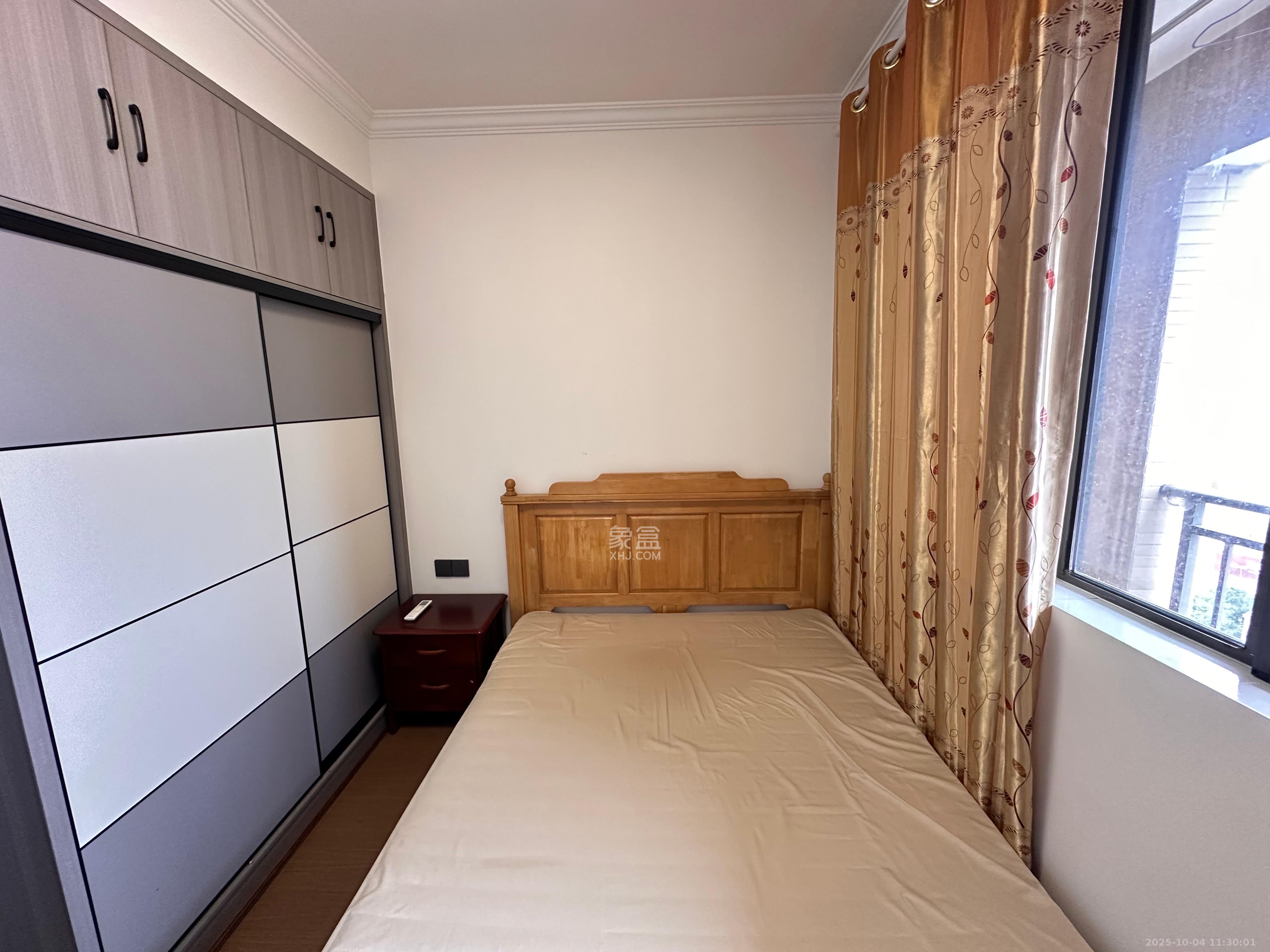 东岸梅园小区  3室2厅2卫    2500.0元/月室内图