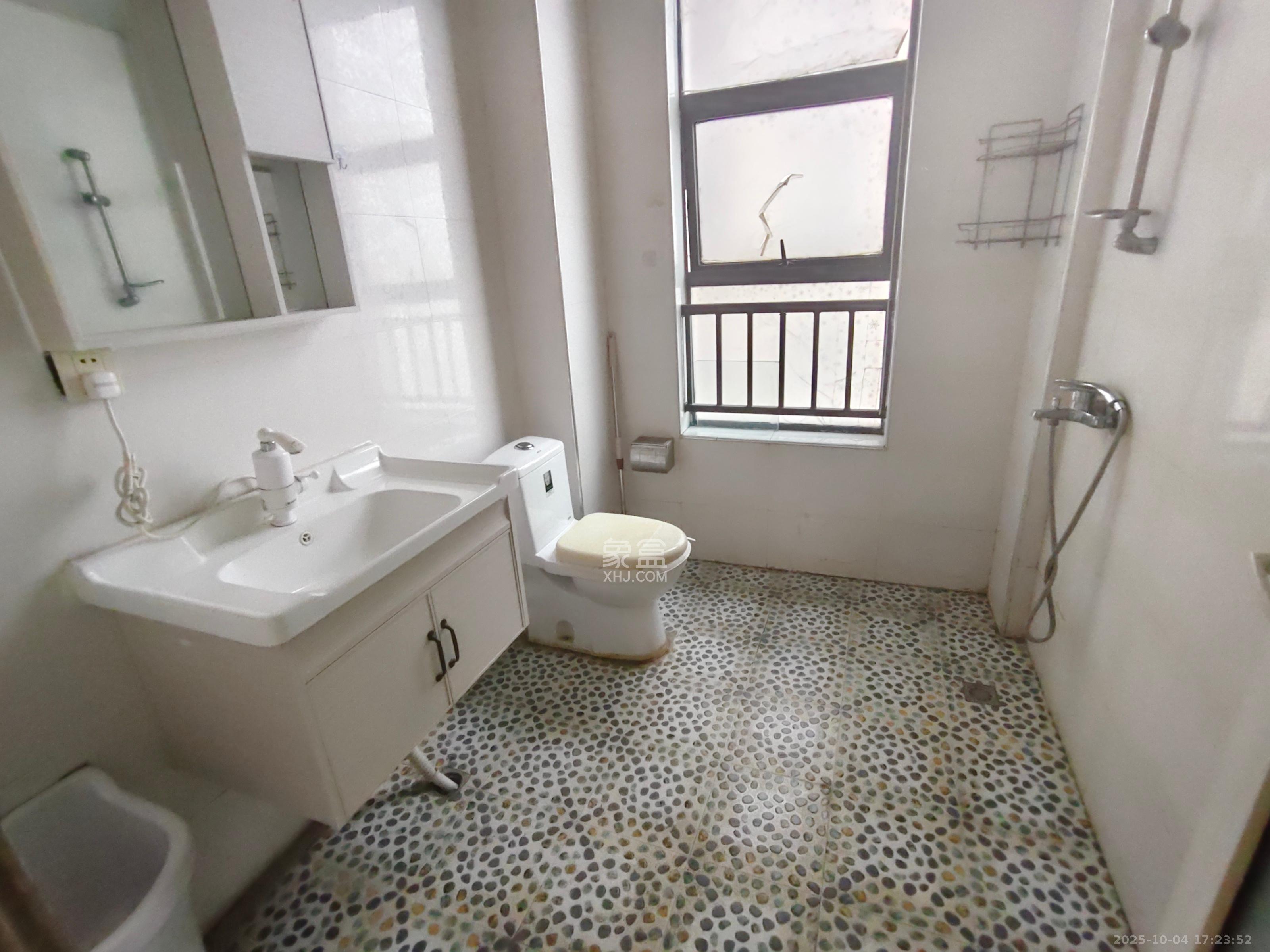 融圣国际 3室2厅2卫 2800.0元/月 融圣国际 3室2厅2卫 2800.0元/月室内图